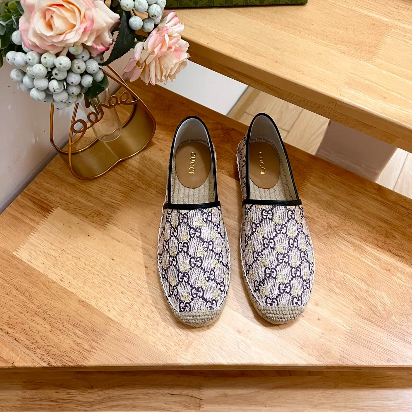 GG  Supreme Flat Shoes White Caro