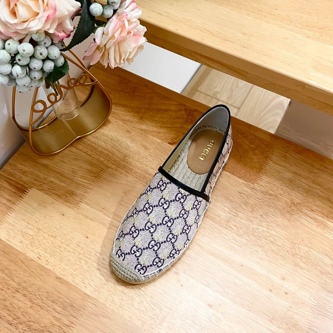 GG  Supreme Flat Shoes White Caro