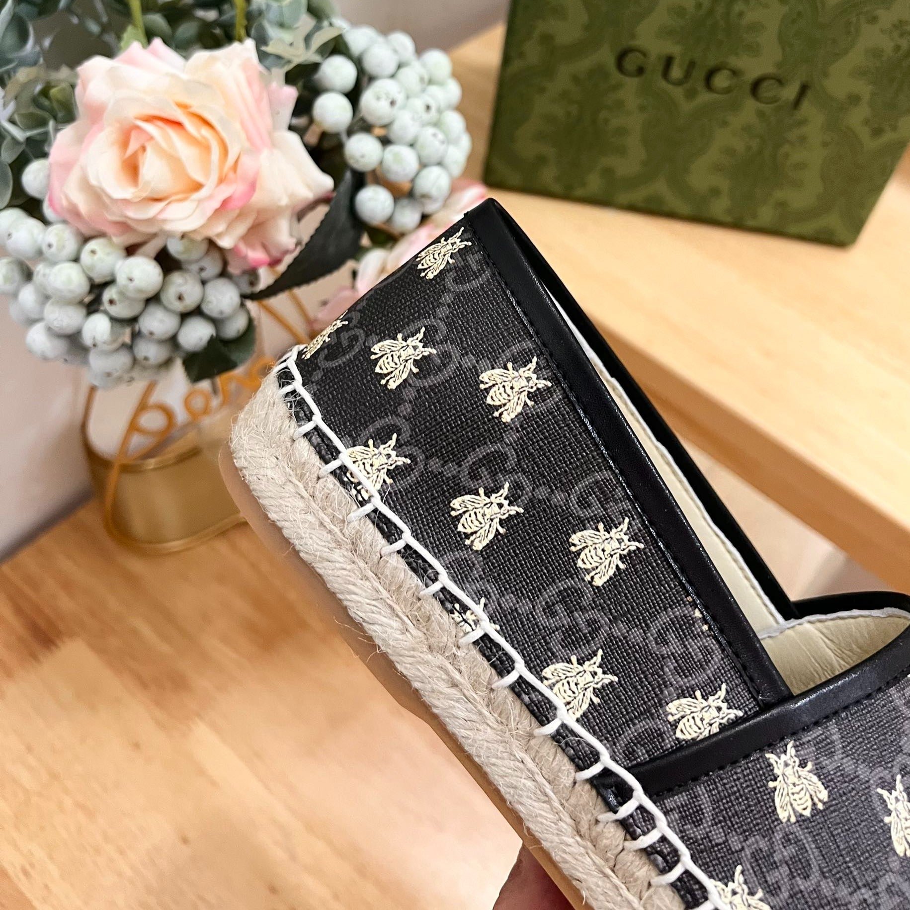 GG  Supreme Flat Shoes Black Caro