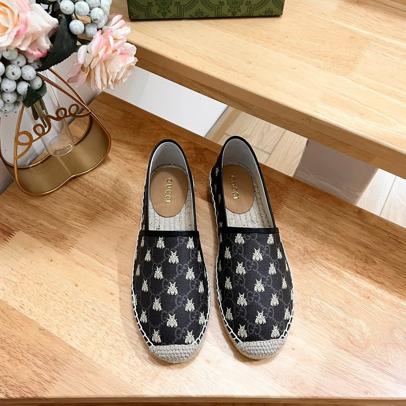 GG  Supreme Flat Shoes Black Caro