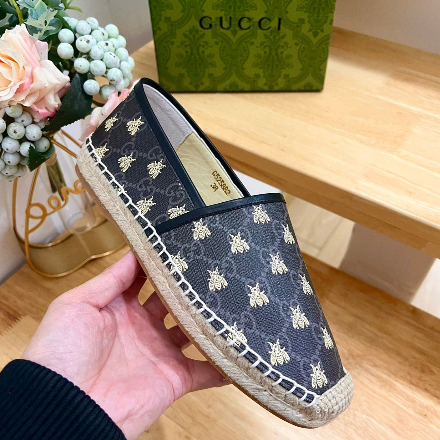 GG  Supreme Flat Shoes Black Caro