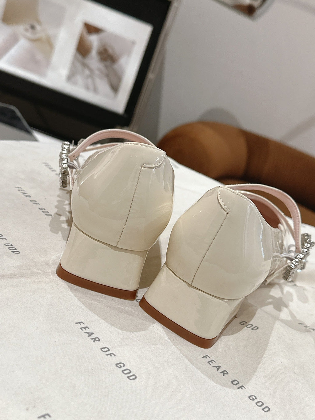 MINI TRES VIVIER STRASS BUCKLE BABIES BALLERINAS IN OFF WHITE PATENT CALFSKIN