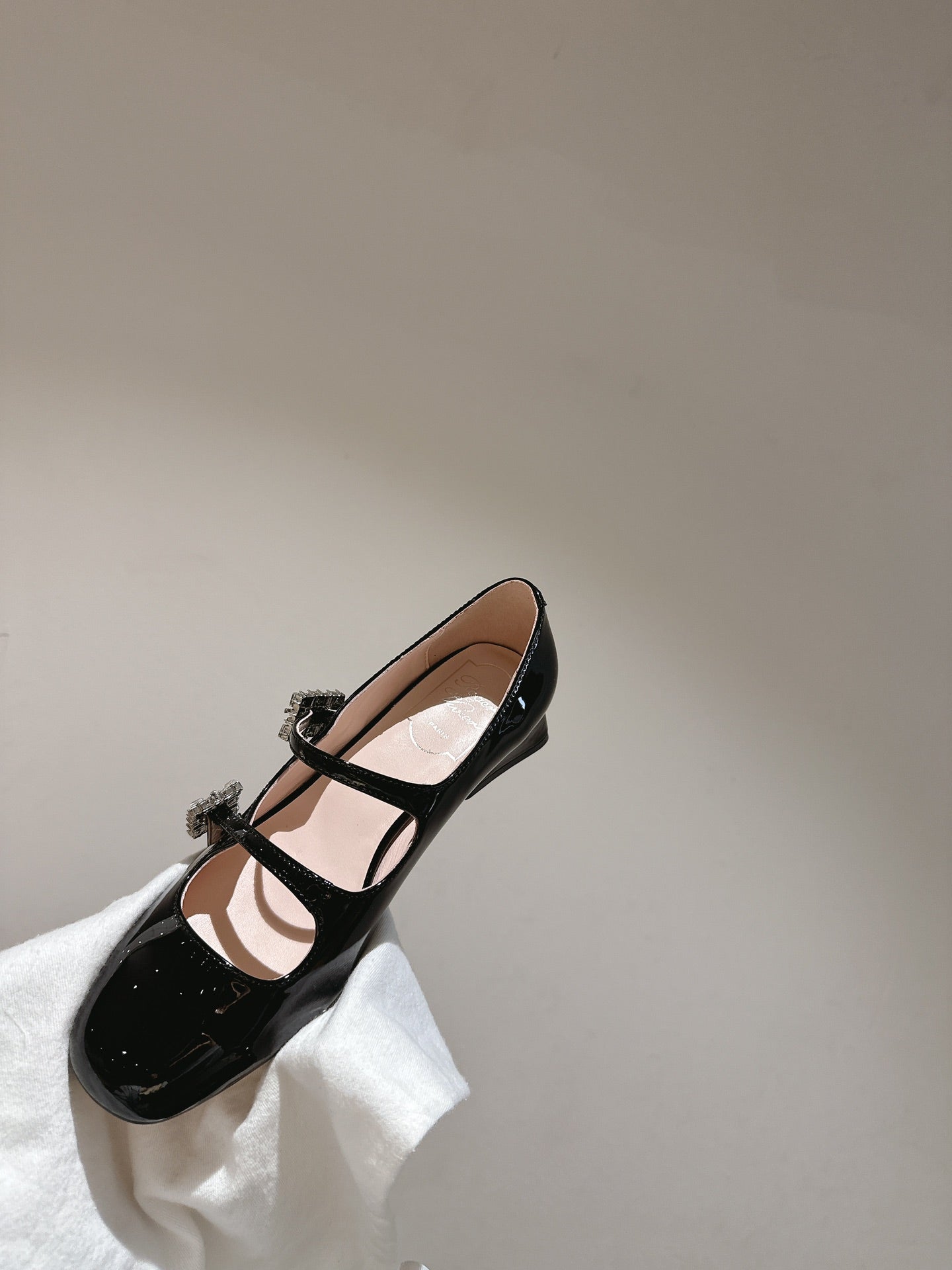 MINI TRES VIVIER STRASS BUCKLE BABIES BALLERINAS IN BLACK PATENT CALFSKIN