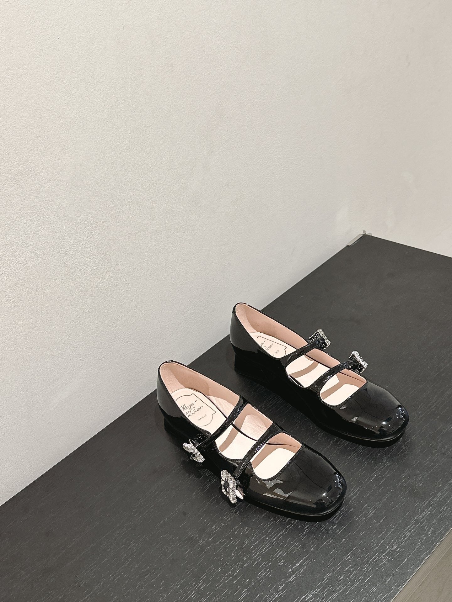 MINI TRES VIVIER STRASS BUCKLE BABIES BALLERINAS IN BLACK PATENT CALFSKIN