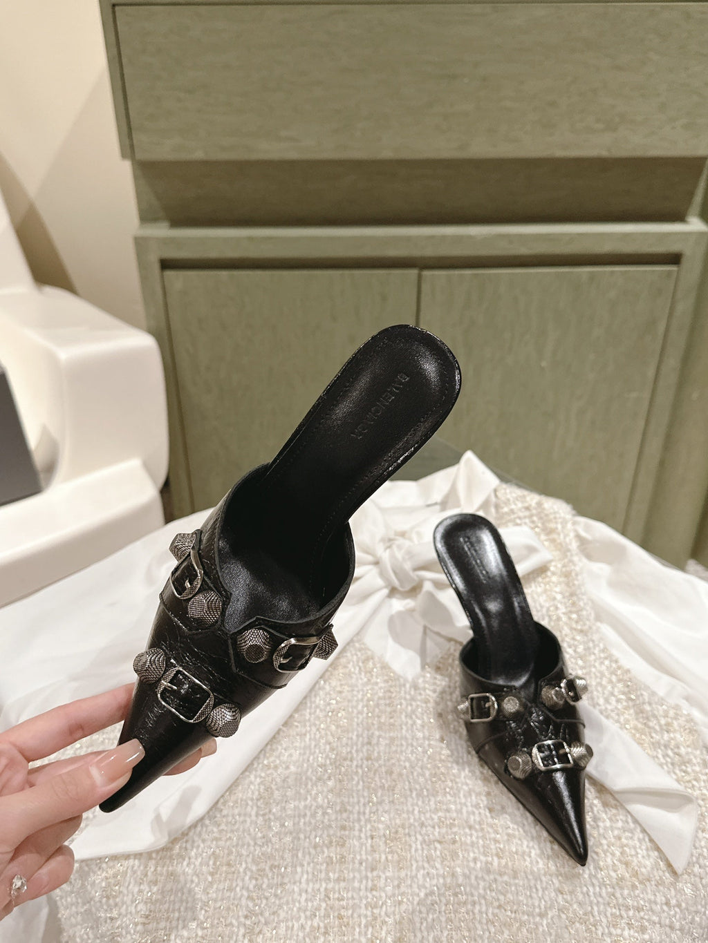 CAGOLE POINTED HIGH MULES IN BLACK SHINY CALFSKIN