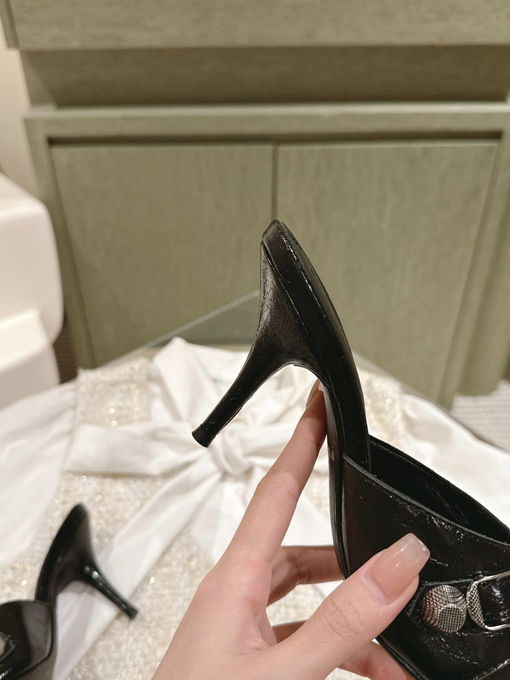 CAGOLE POINTED HIGH MULES IN BLACK SHINY CALFSKIN