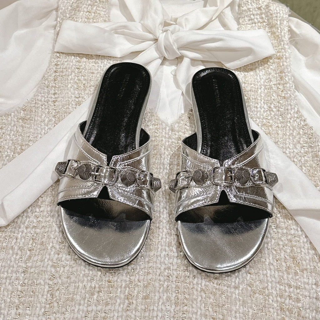 CAGOLE FLAT SANDALS IN SILVER WAX-OIL SHEEPSKIN
