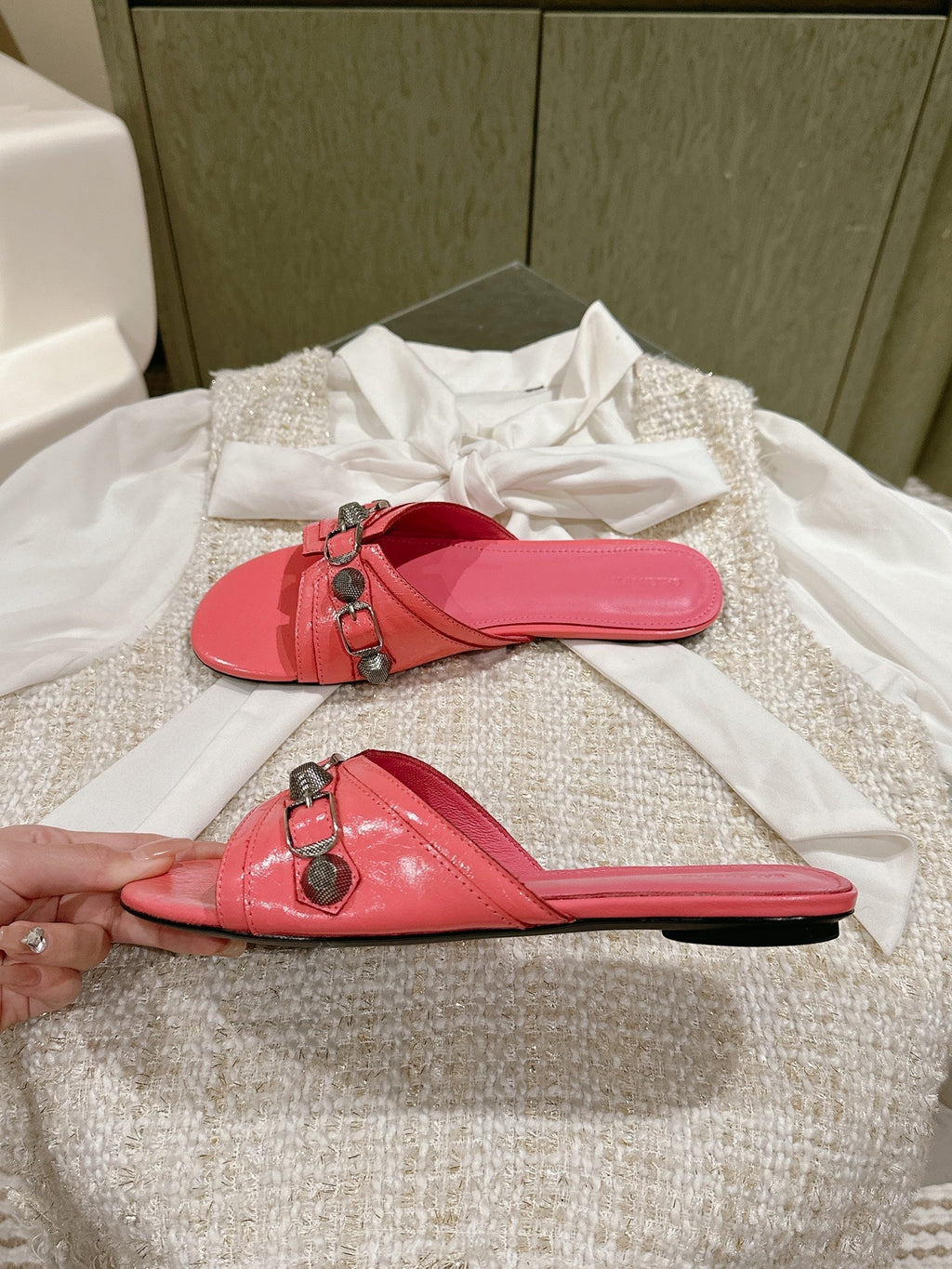 CAGOLE FLAT SANDALS IN ROMAN PINK WAX-OIL SHEEPSKIN