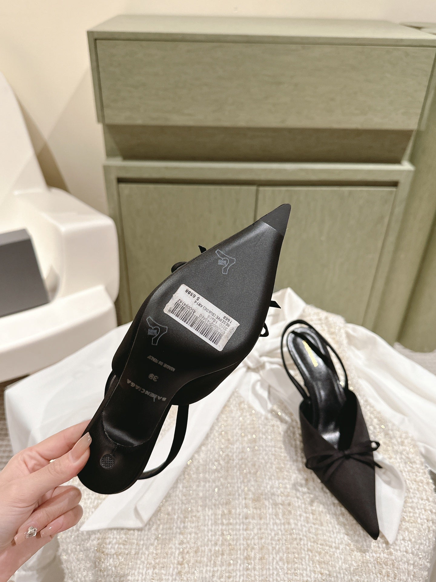 POINTED HIGH SLINGBLACK WITH BOW IN BLACK SILK