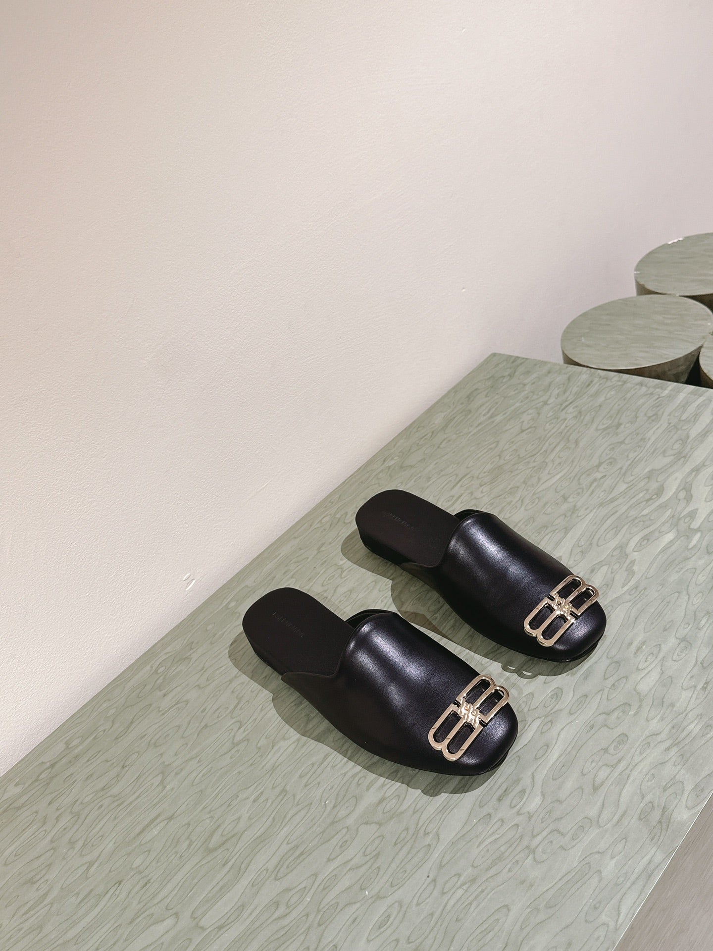 BLACK SHINY LAMBSKIN SQUARE TOE FLAT MULES GOLD BUCKLE