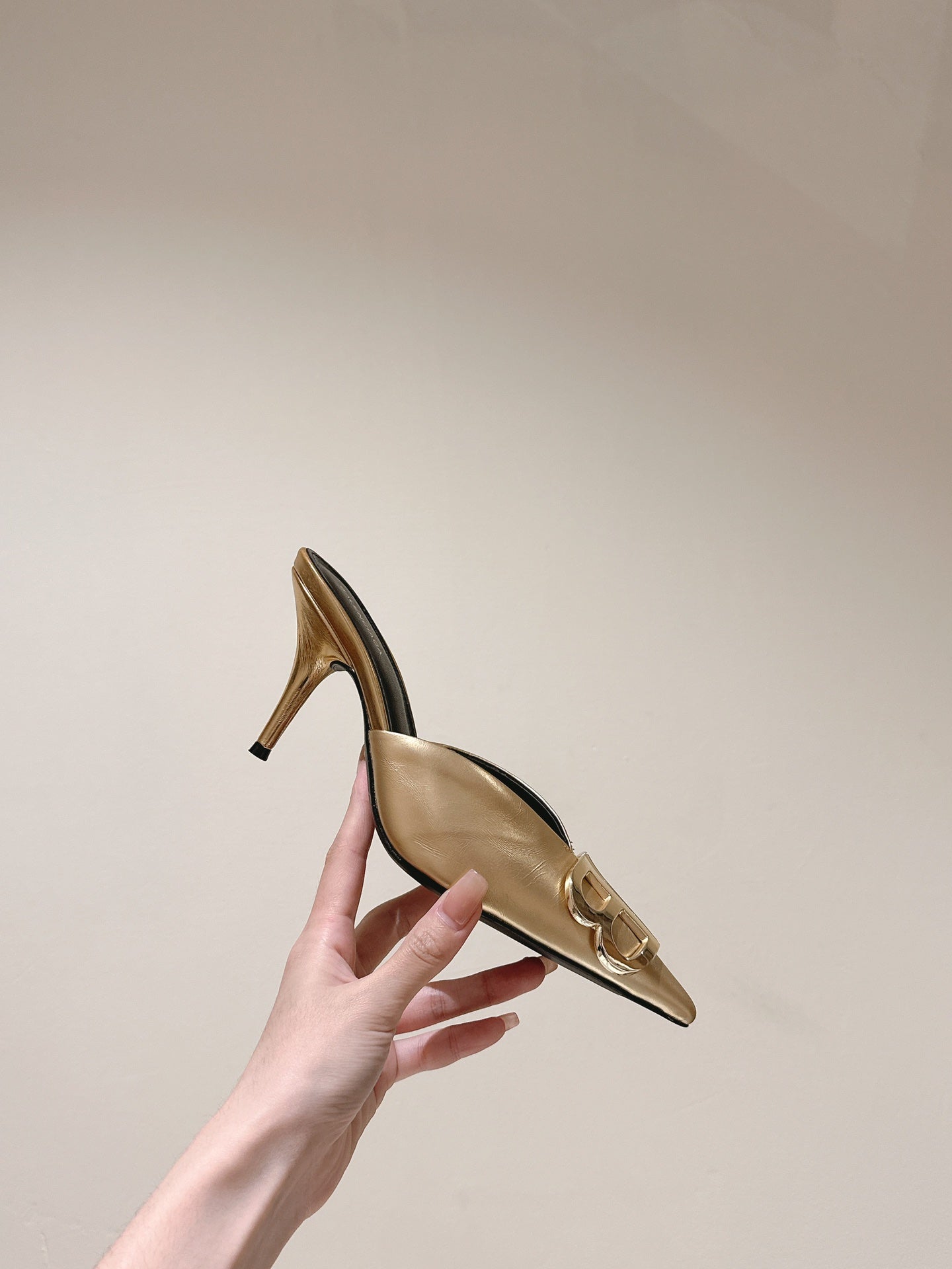 POINTED BB GOLD BUCKLE HIGH MULES IN GOLD METALLIC CALFSKIN
