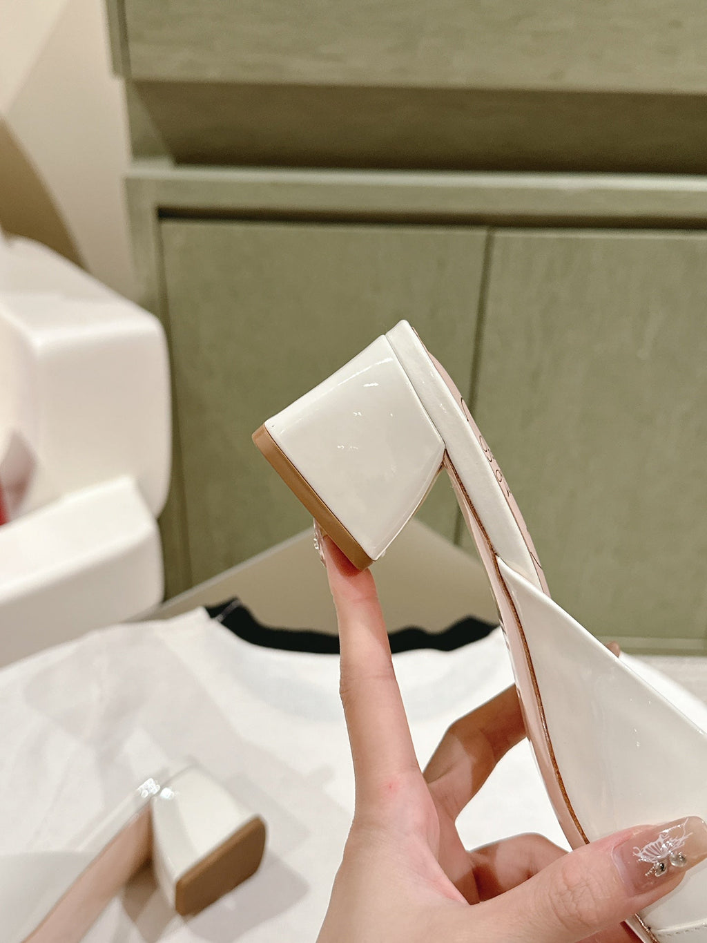 CRYSTAL HEEL MULE IN WHITE SHINY CALFSKIN WITH EMBELLISHED BUCKLE