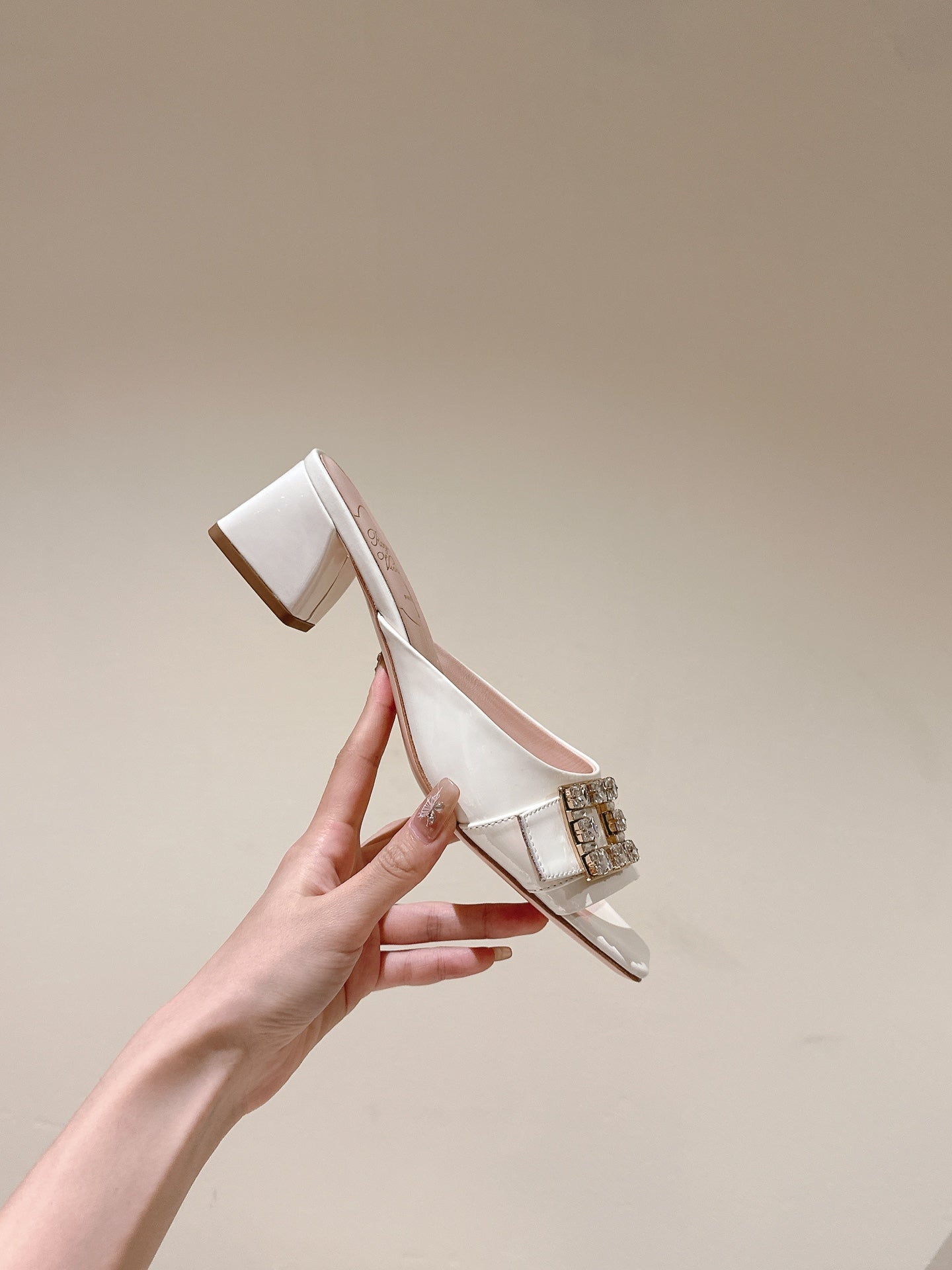 CRYSTAL HEEL MULE IN WHITE SHINY CALFSKIN WITH EMBELLISHED BUCKLE