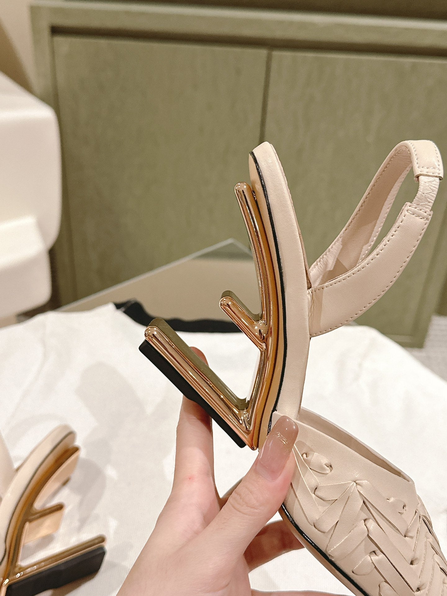 FENDI FIRST HIGH-HEELED SLINGBACK 85 MM IN BEIGE LAMBSKIN GOLD HARDWARE