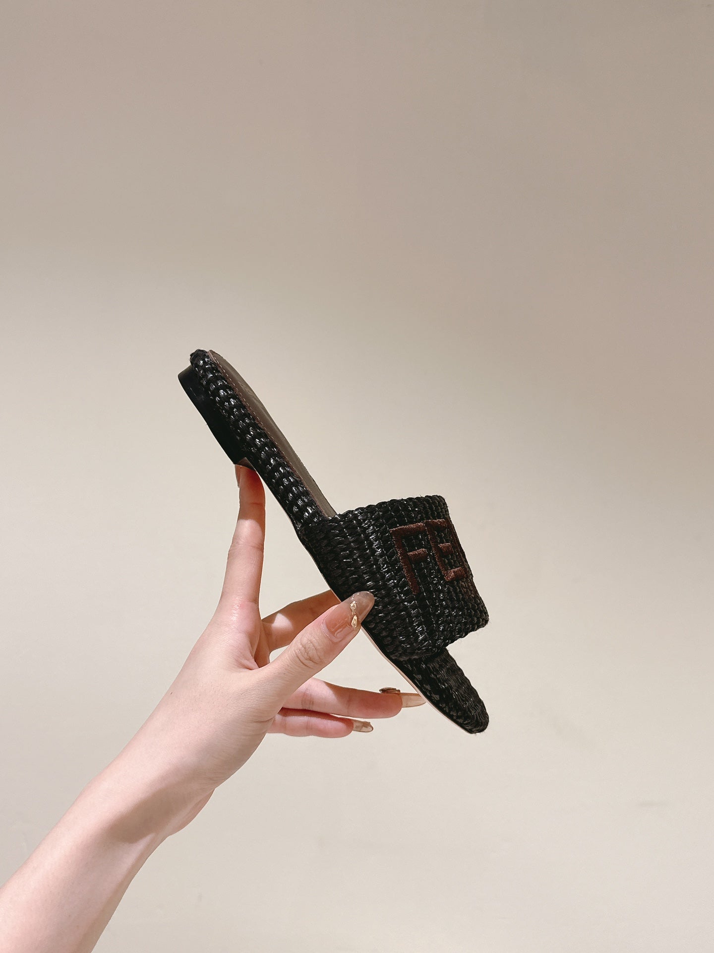 FENDI SIGNATURE MULE SLIDES IN DARK BROWN FIBRE