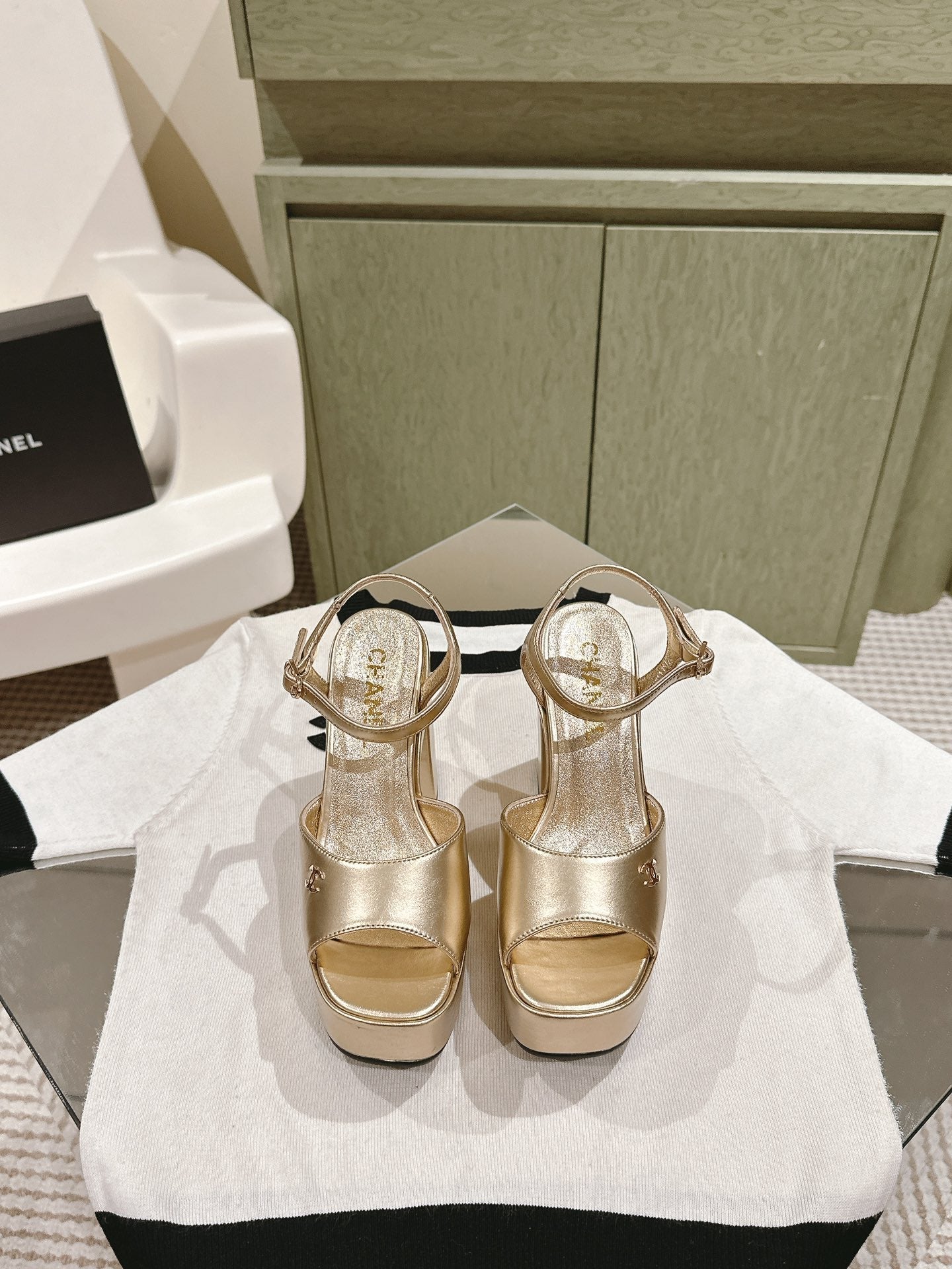 CC HIGH SANDAL GOLDEN CALFSKIN