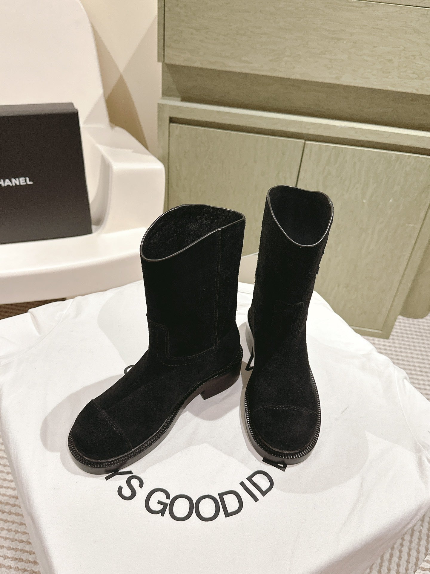 CC SHORT BOOTS BLACK SUEDE CALFSKIN