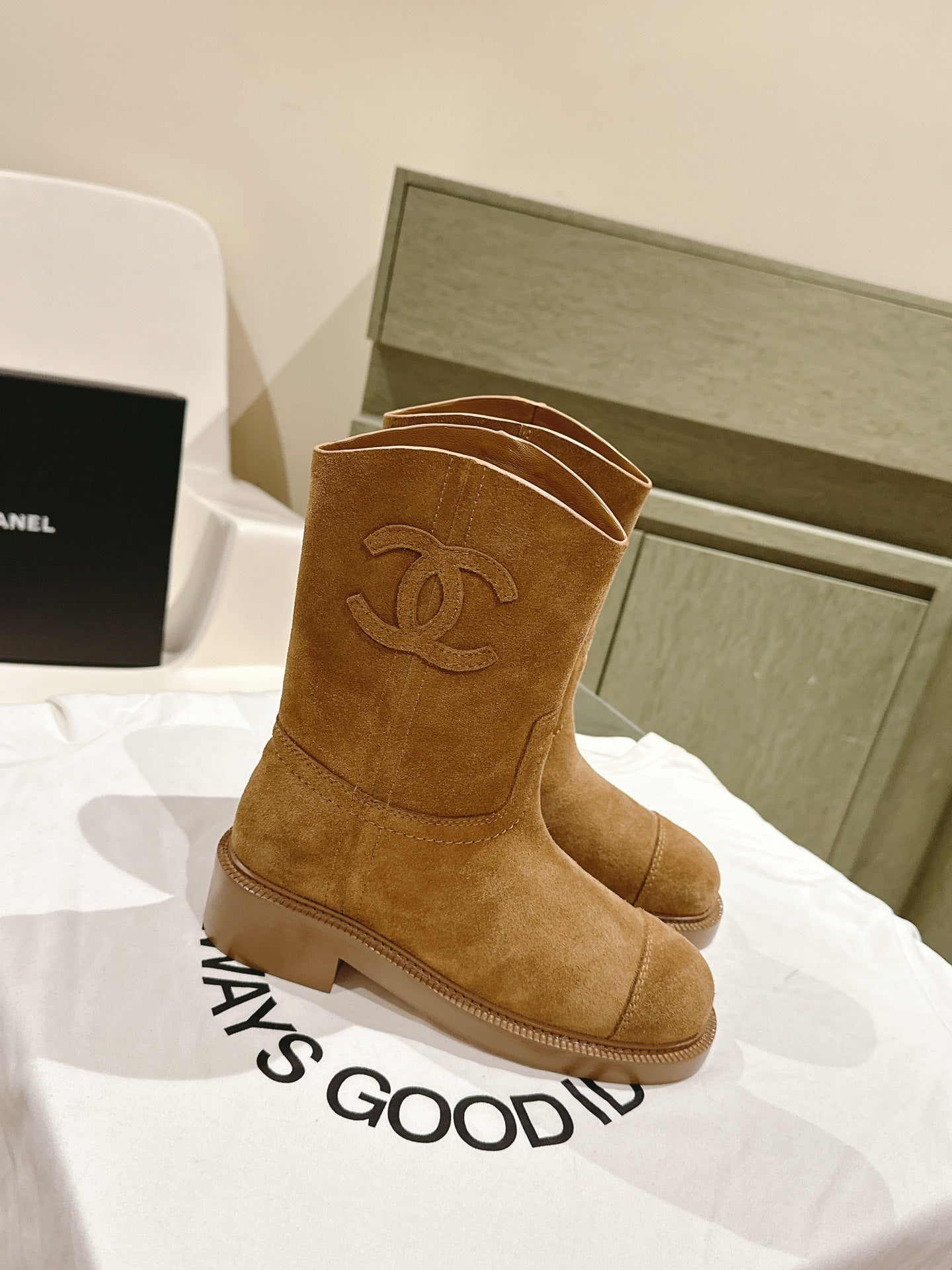 CC SHORT BOOTS PEANUT BROWN SUEDE CALFSKIN