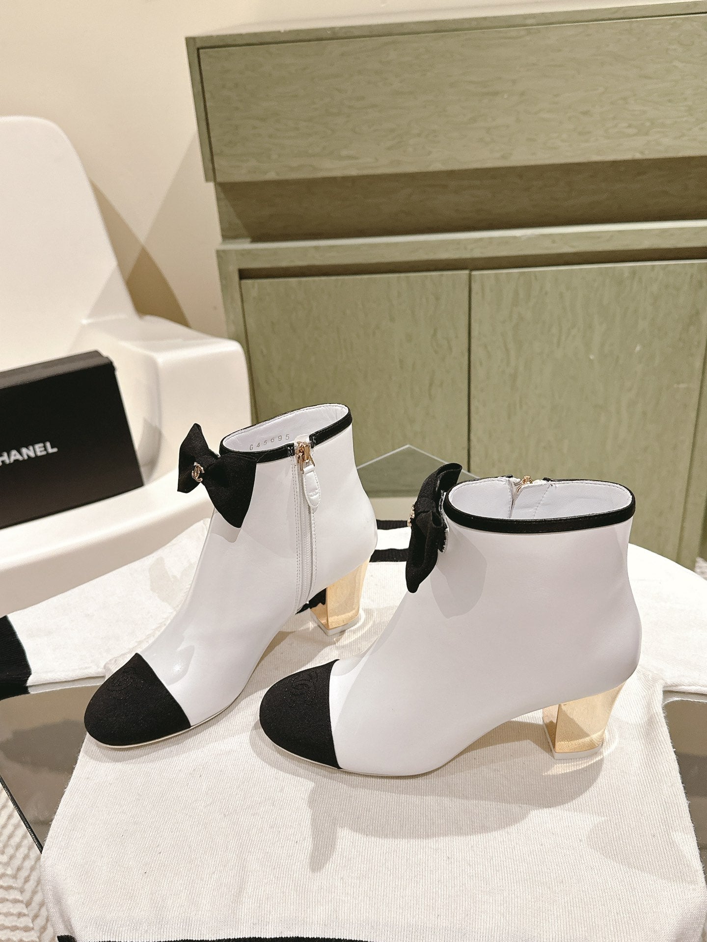 CC SHORT BOOST WHITE PURE LAMBSKIN