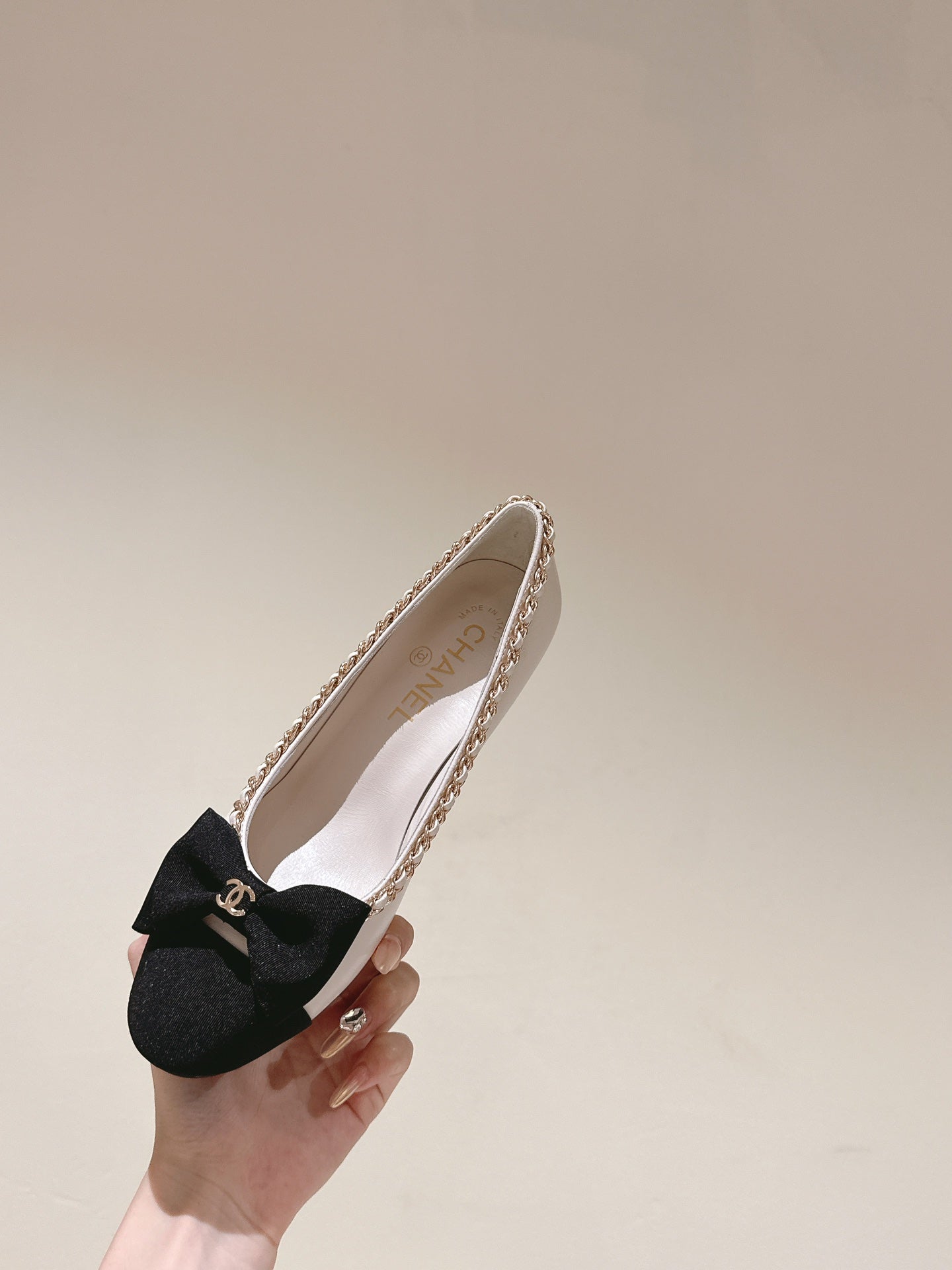 CC HIGH HEELS WHITE CALFSKIN AND FABRIC