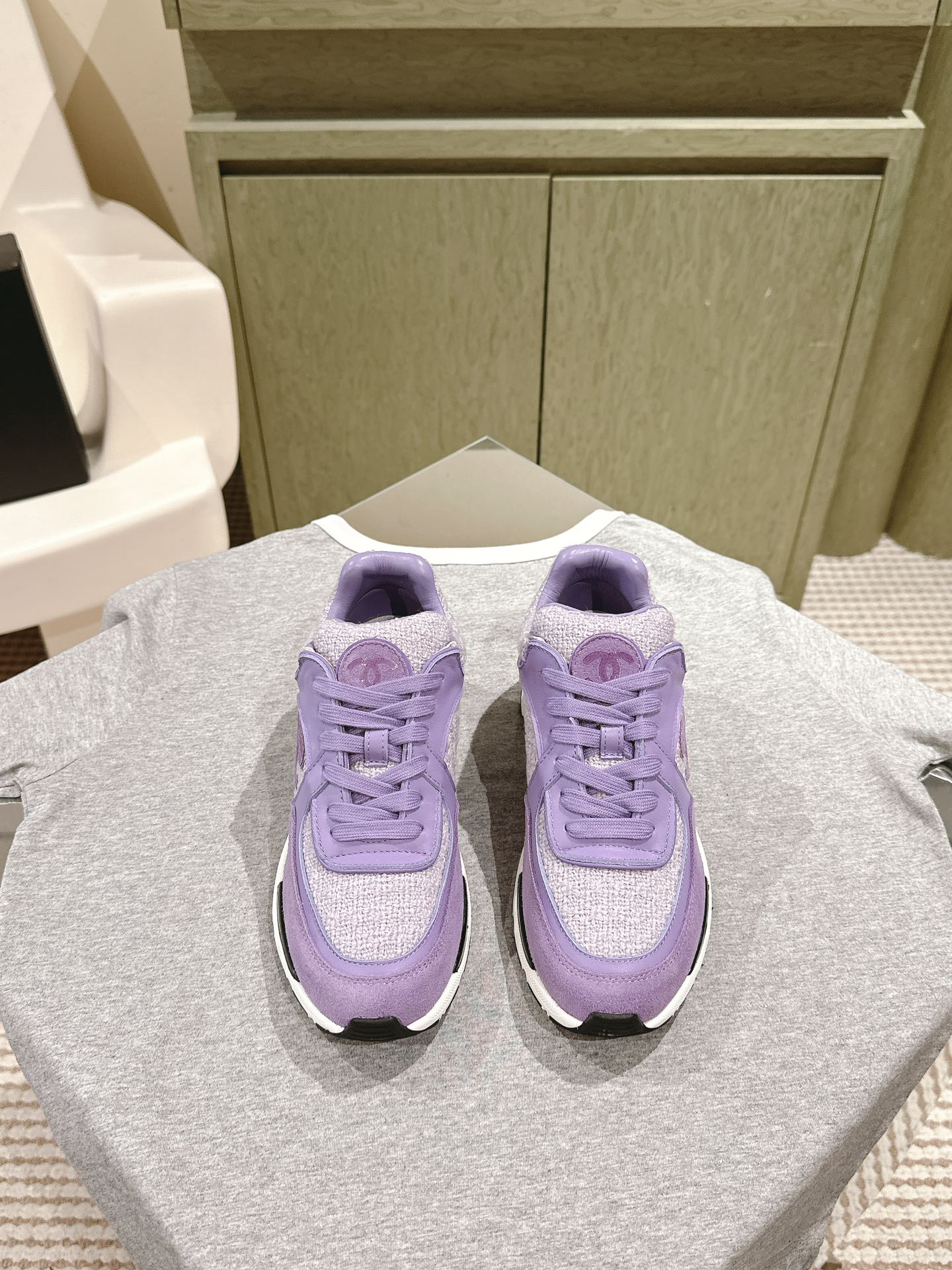 TRAINERS IN LIGHT PURPLE SUEDE AND CALFSKIN
