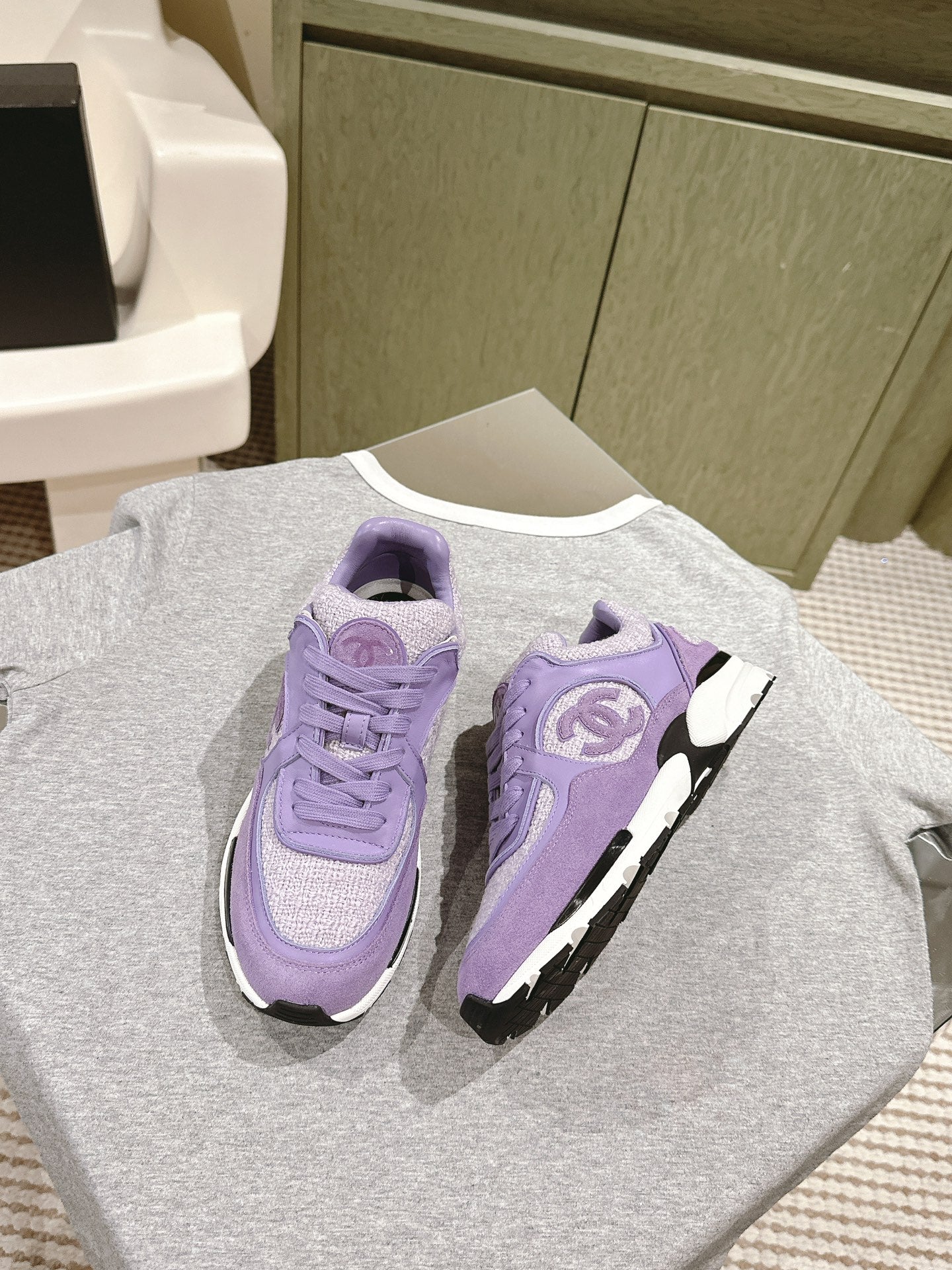 TRAINERS IN LIGHT PURPLE SUEDE AND CALFSKIN