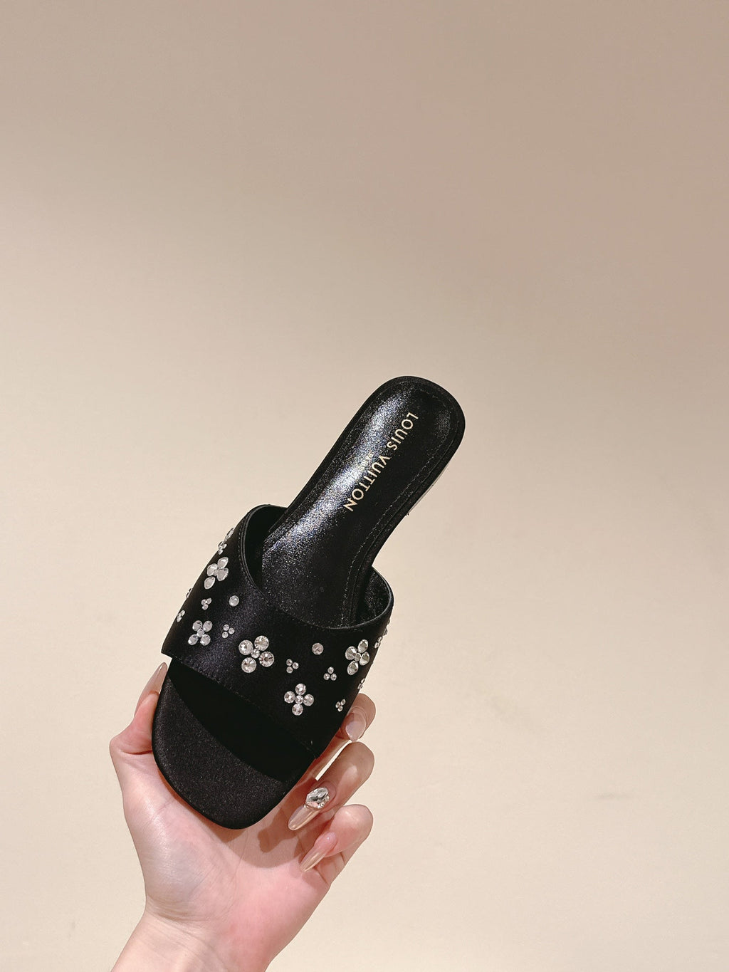 LV WOMEN FLAT MULE IN BLACK SATIN WITH RHINESTONE