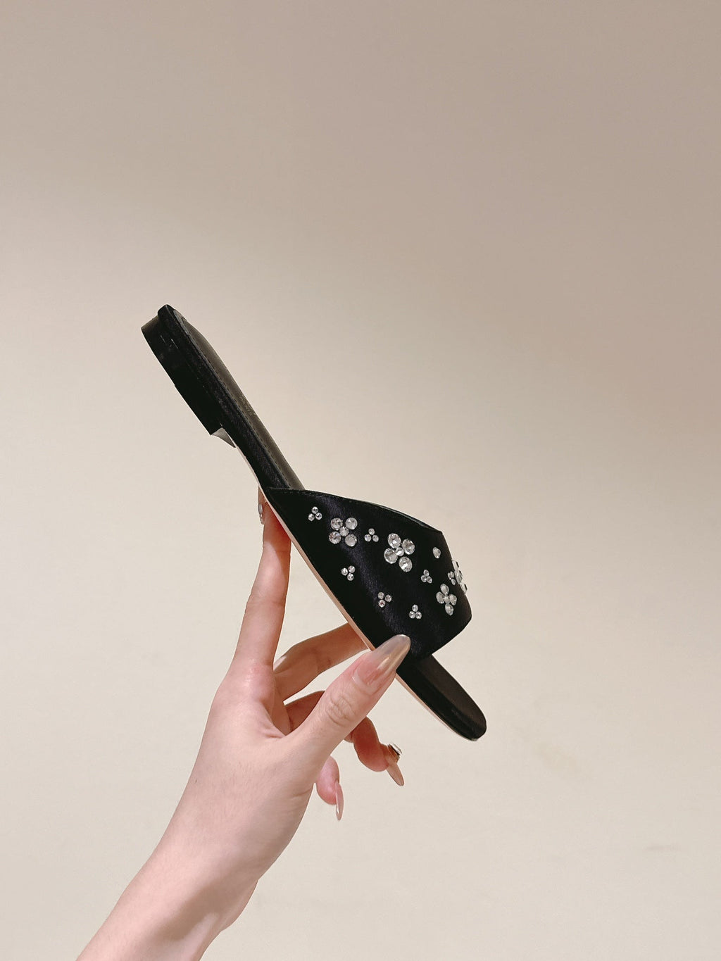 LV WOMEN FLAT MULE IN BLACK SATIN WITH RHINESTONE