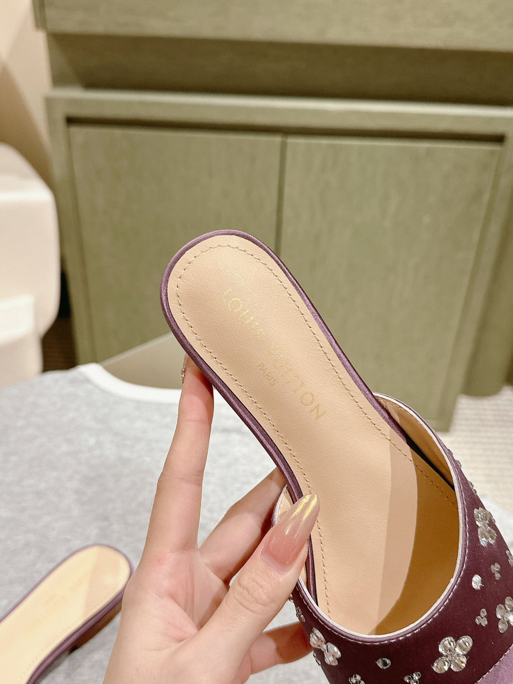 LV WOMEN FLAT MULE IN MAUVE PURPLE SATIN WITH RHINESTONE