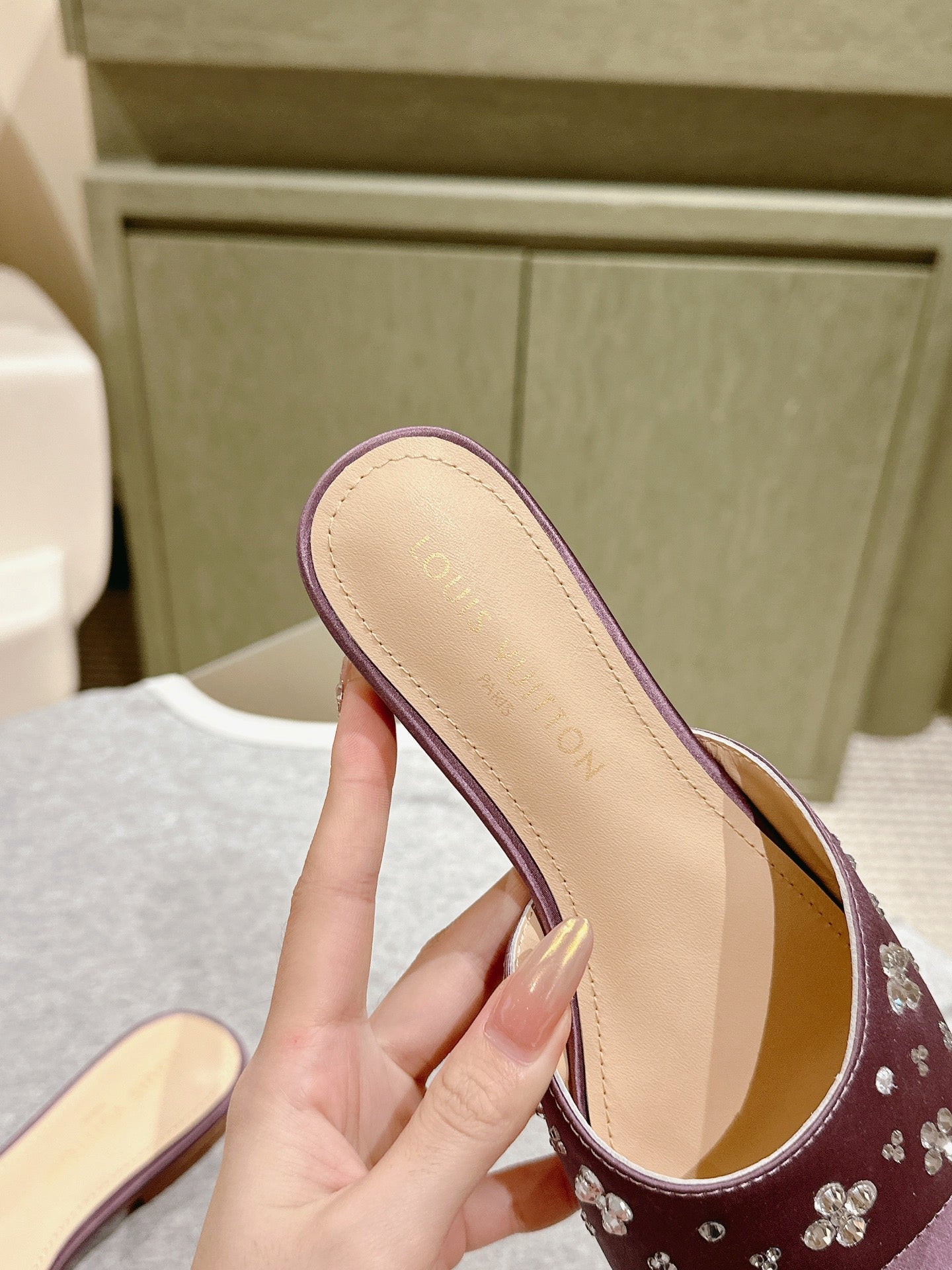 LV WOMEN FLAT MULE IN MAUVE PURPLE SATIN WITH RHINESTONE