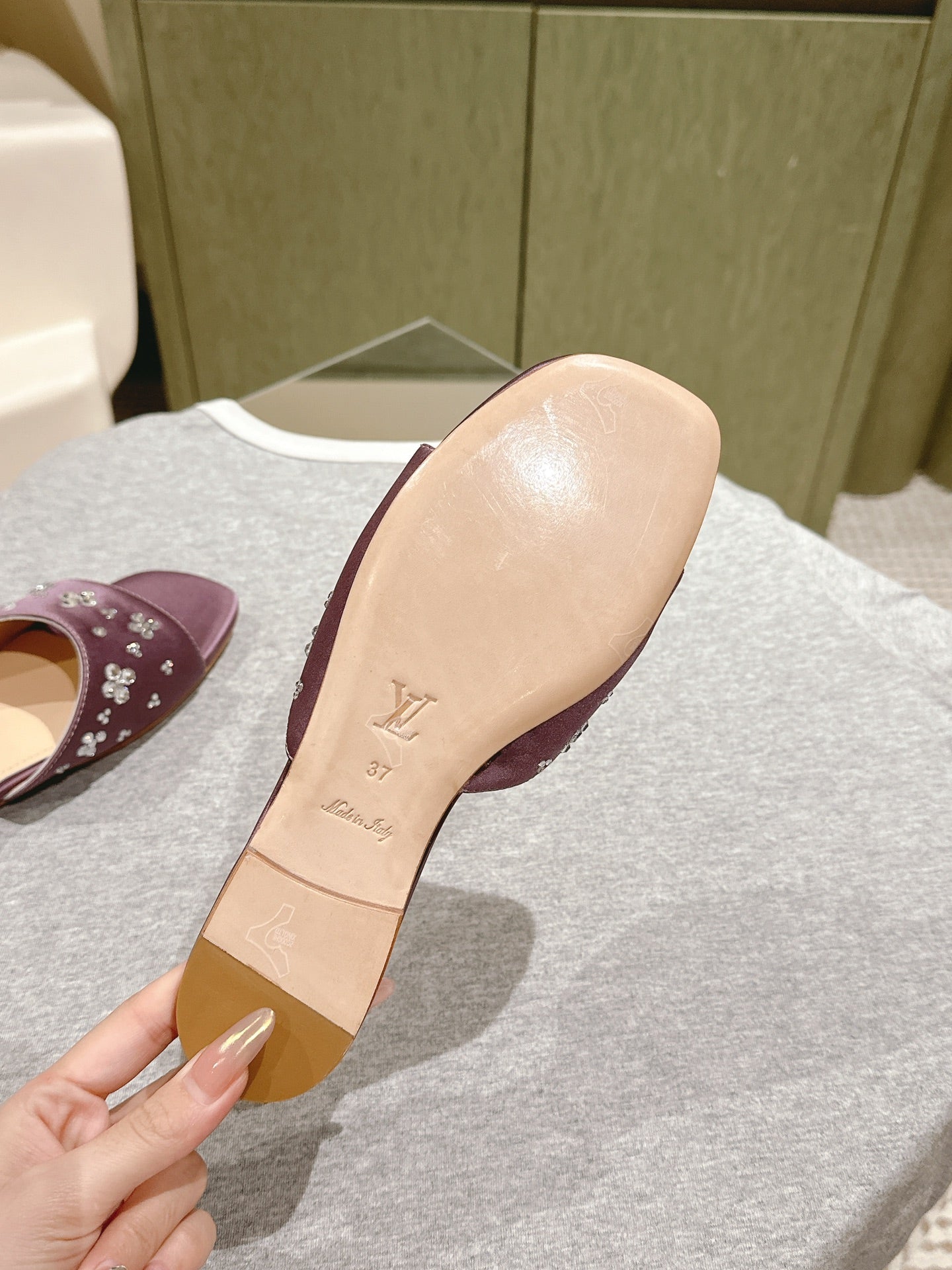 LV WOMEN FLAT MULE IN MAUVE PURPLE SATIN WITH RHINESTONE