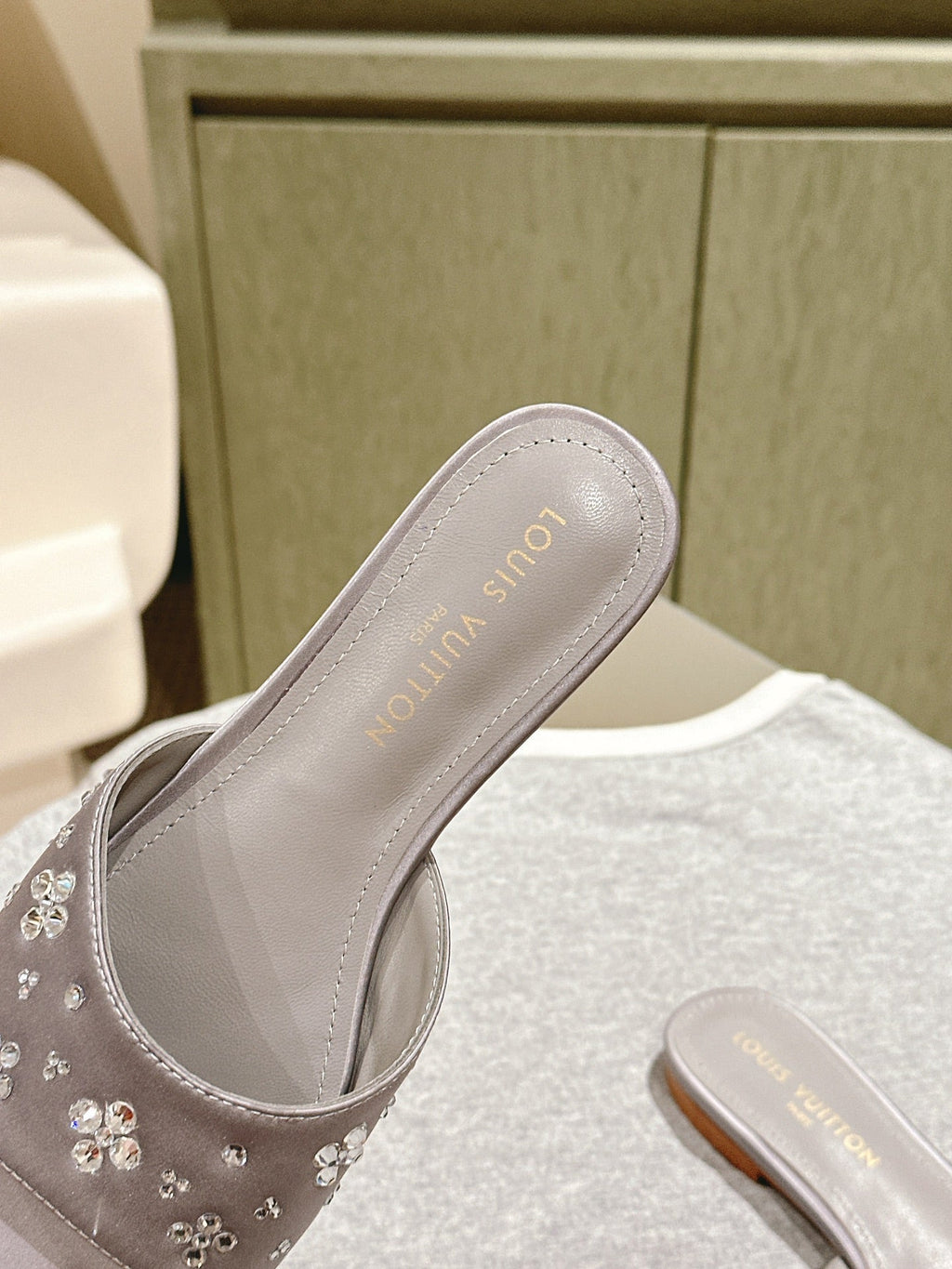 LV WOMEN FLAT MULE IN PASTEL PURPLE SATIN WITH RHINESTONE