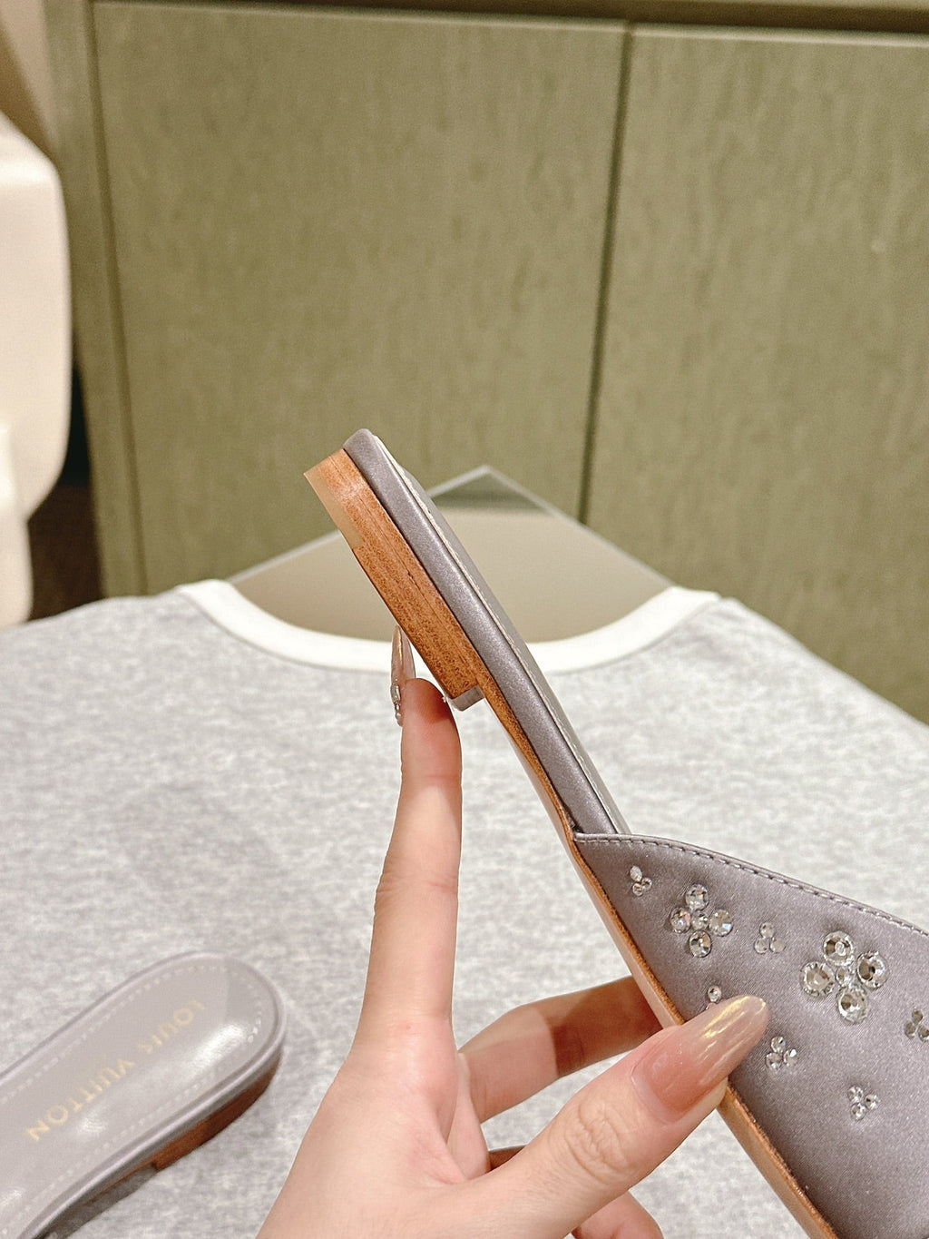 LV WOMEN FLAT MULE IN PASTEL PURPLE SATIN WITH RHINESTONE