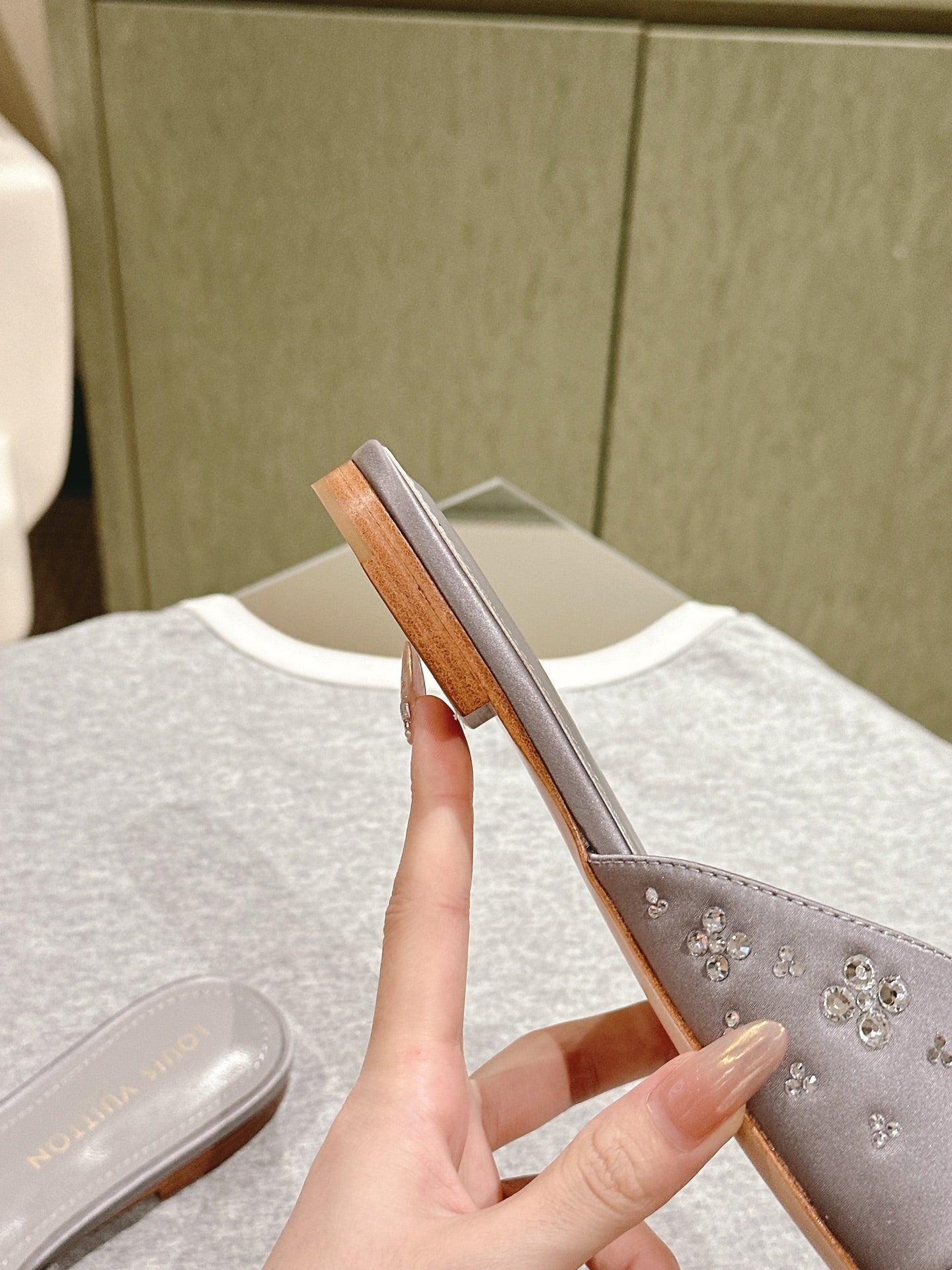 LV WOMEN FLAT MULE IN PASTEL PURPLE SATIN WITH RHINESTONE