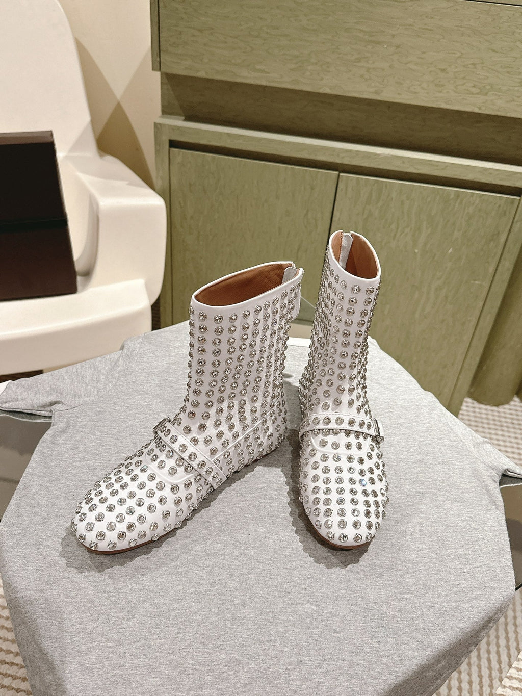 ALAIA SHORT BOOTS IN WHITE LAMBSKIN ATTACH RHINSTONES