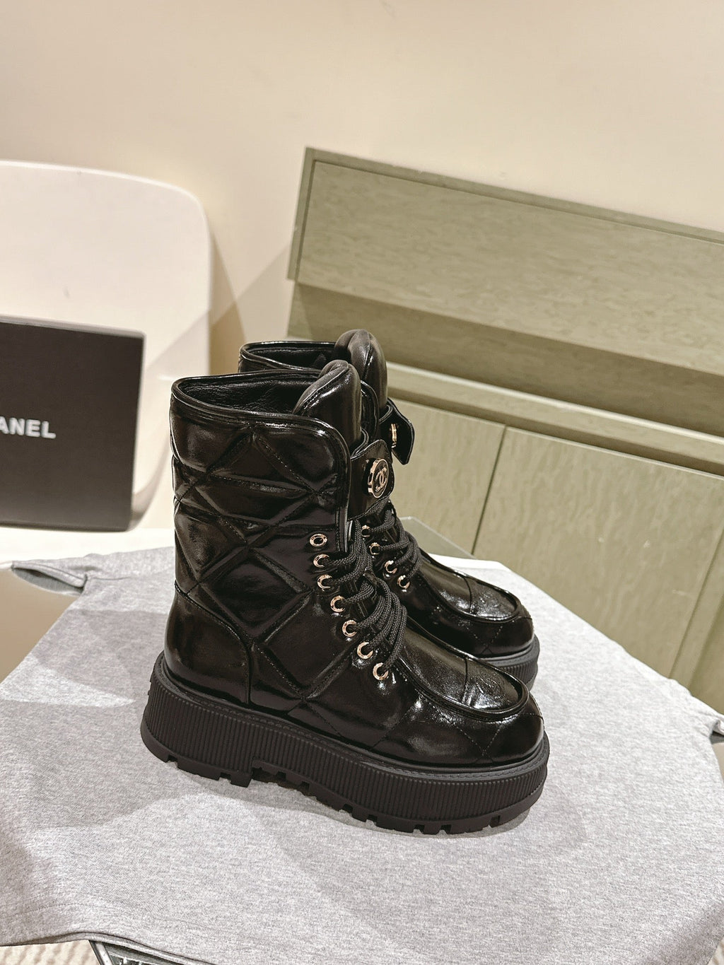 MARTIN BOOTS IN BLACK EMBROIDERED CALFSKIN