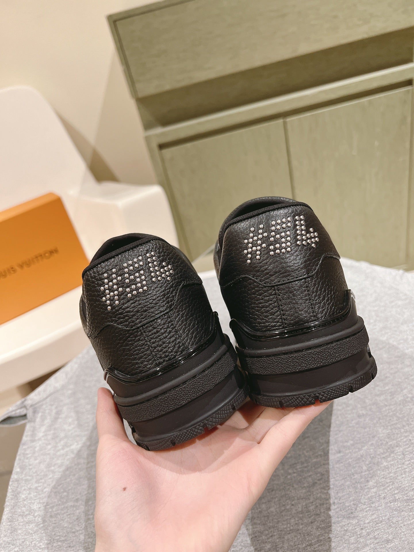 LV TRAINER SNEAKER IN BLACK CALFSKIN