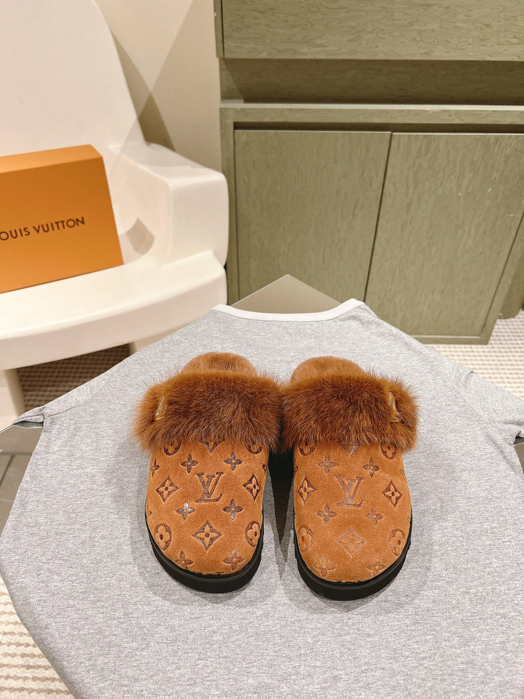 COSY FLAT COMFORT CLOG IN BRONZE BROWN MONOGRAM LAMB WOOL AND MINK FUR