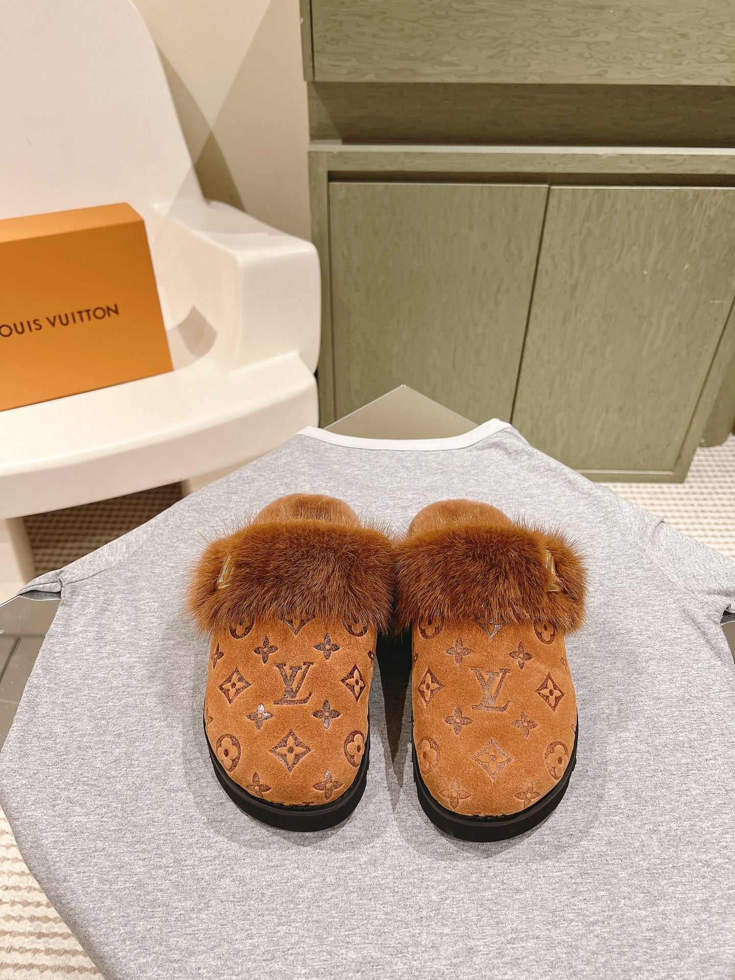 COSY FLAT COMFORT CLOG IN BRONZE BROWN MONOGRAM LAMB WOOL AND MINK FUR