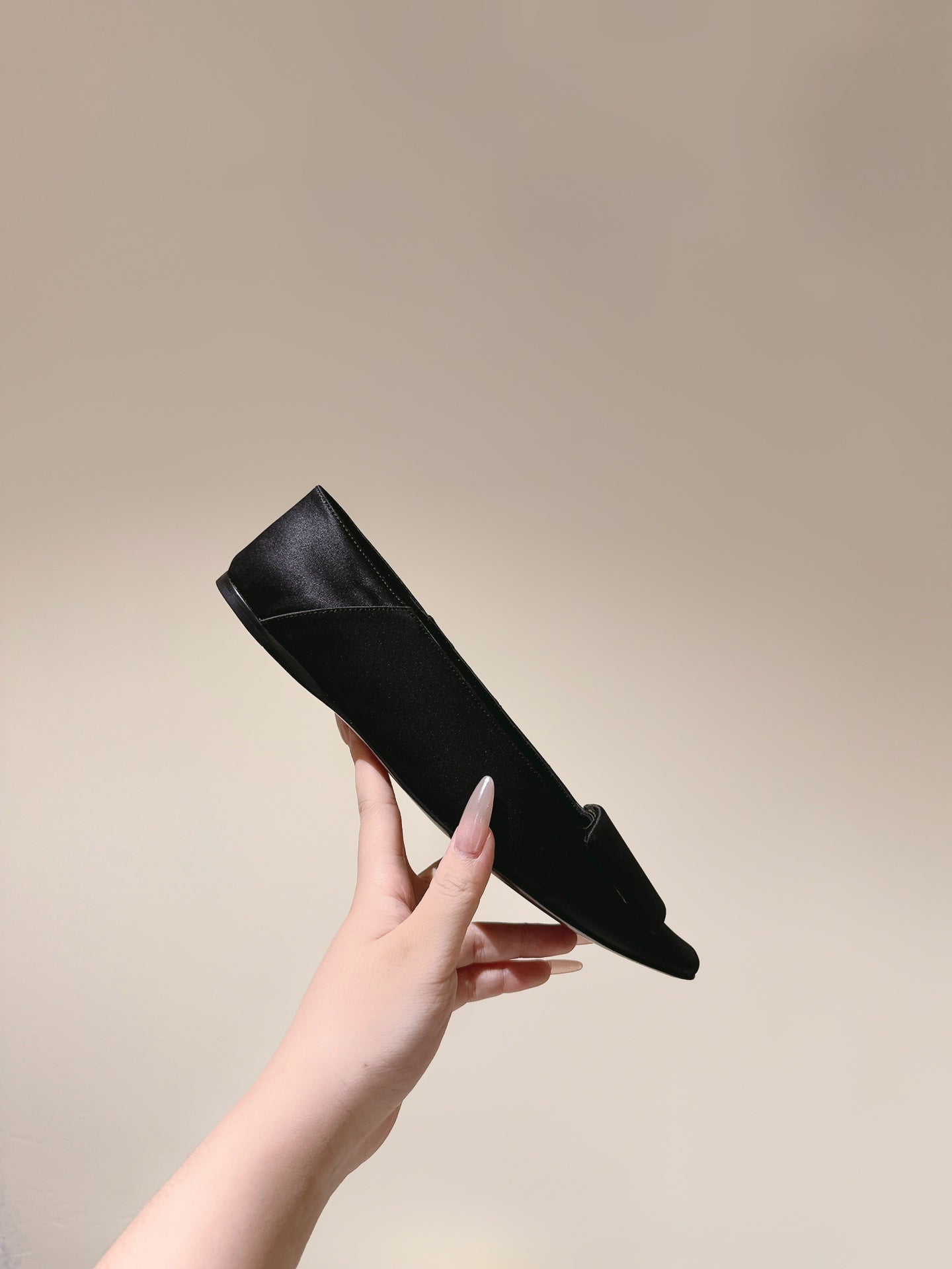 BALLERINA FLATS IN BLACK SATIN