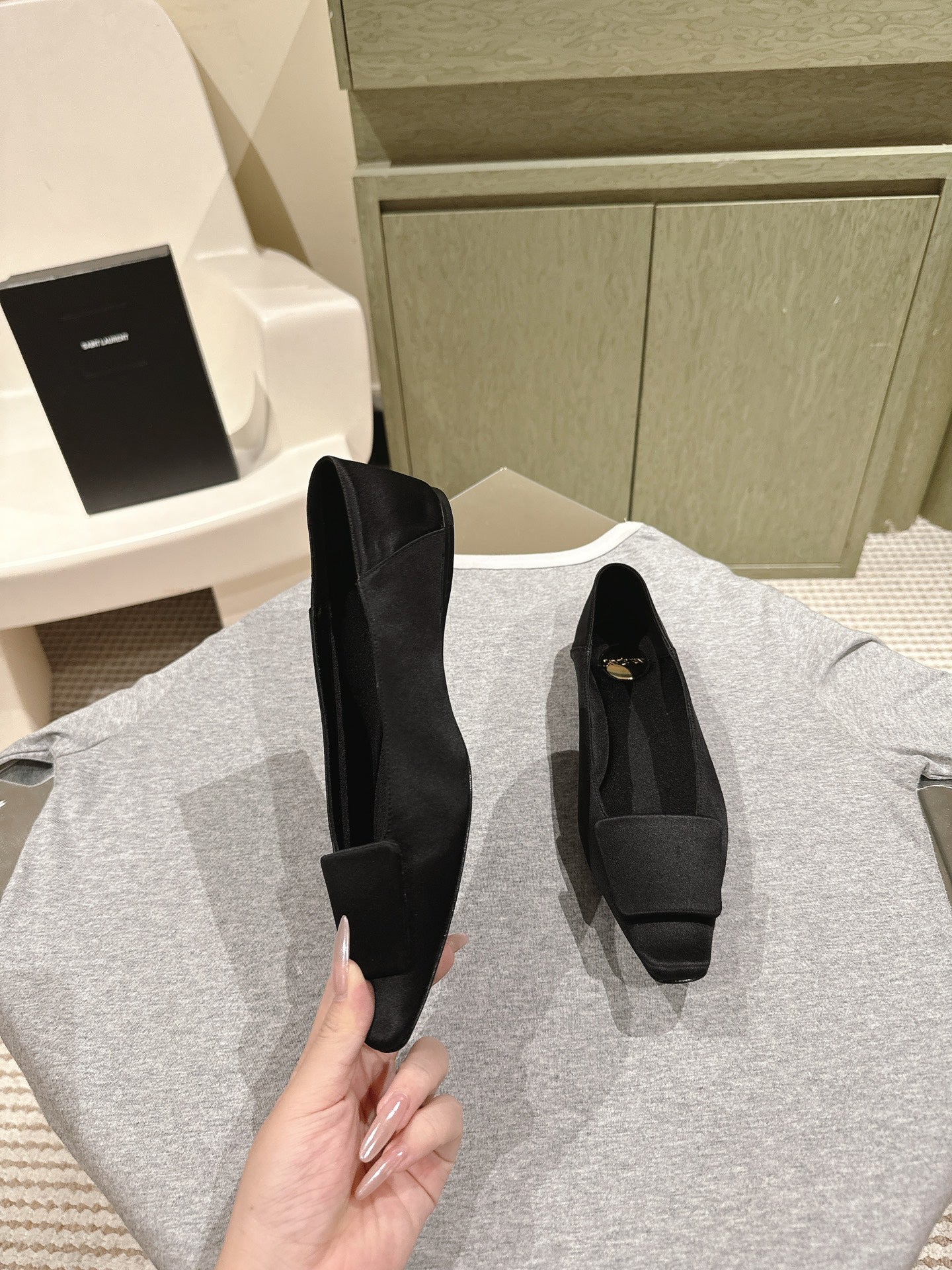 BALLERINA FLATS IN BLACK SATIN