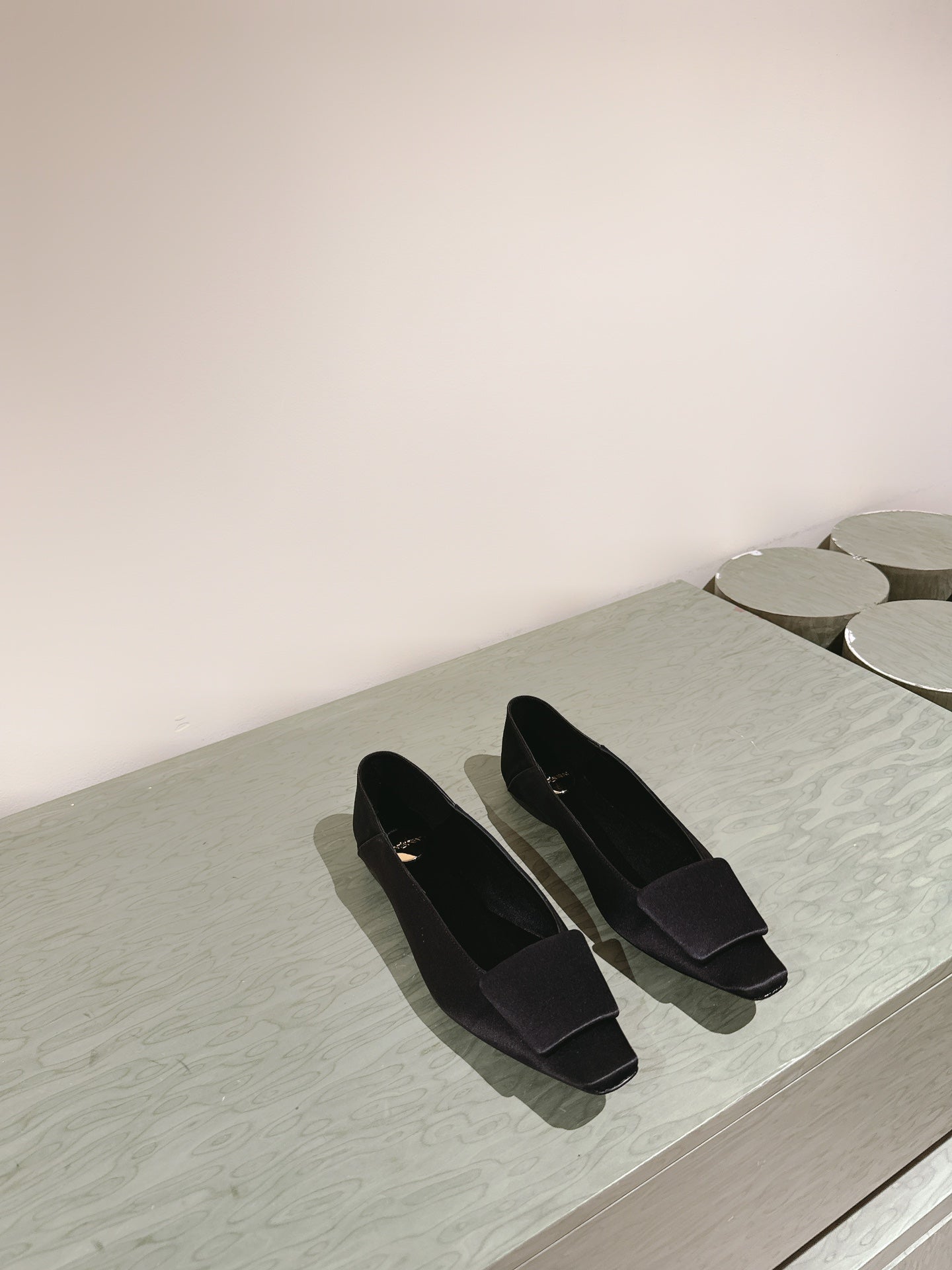 BALLERINA FLATS IN BLACK SATIN