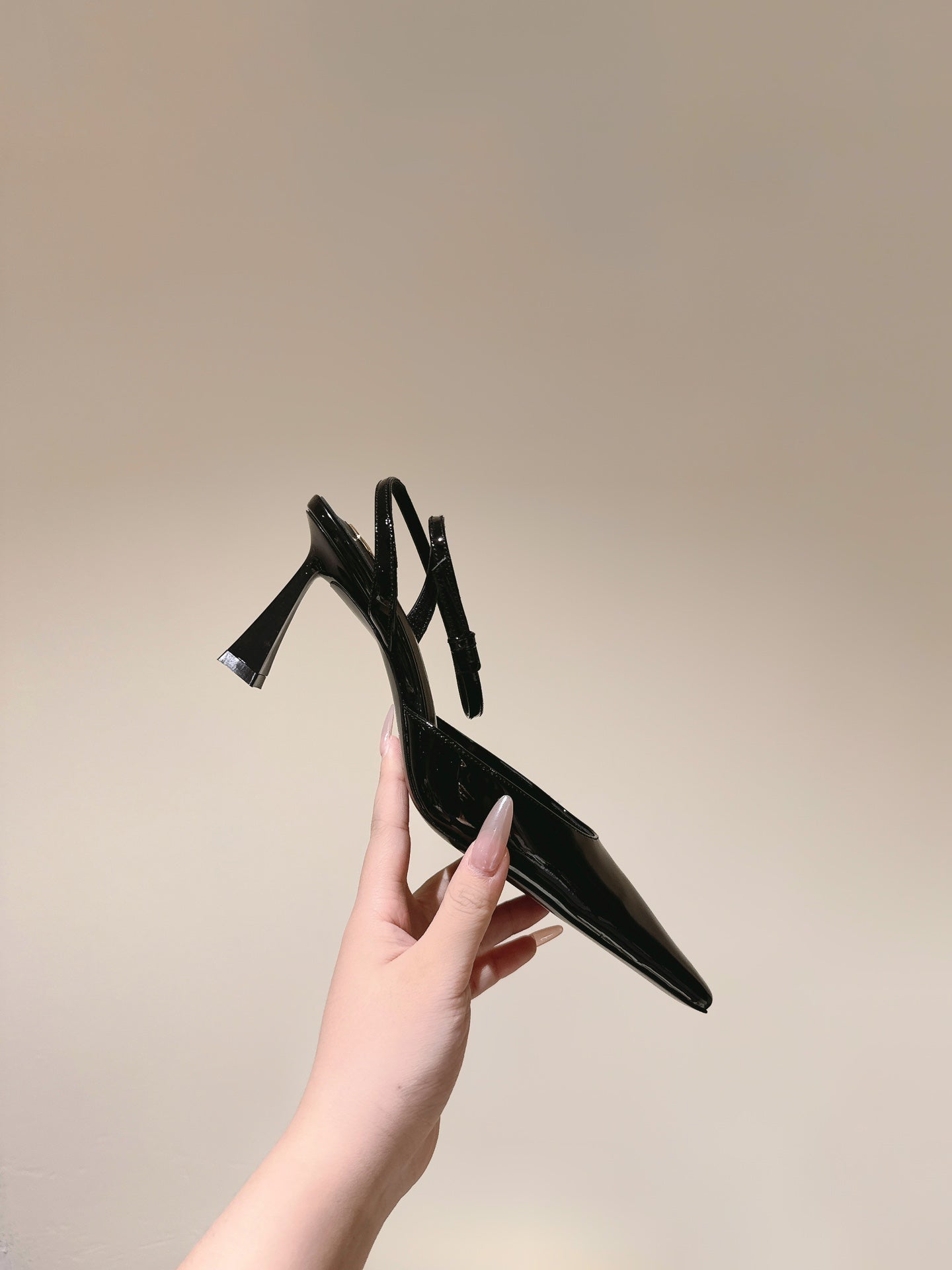 AIMÉE HIGH 8 CM SLINGBACK PUMPS IN BLACK PATENT CALFSKIN