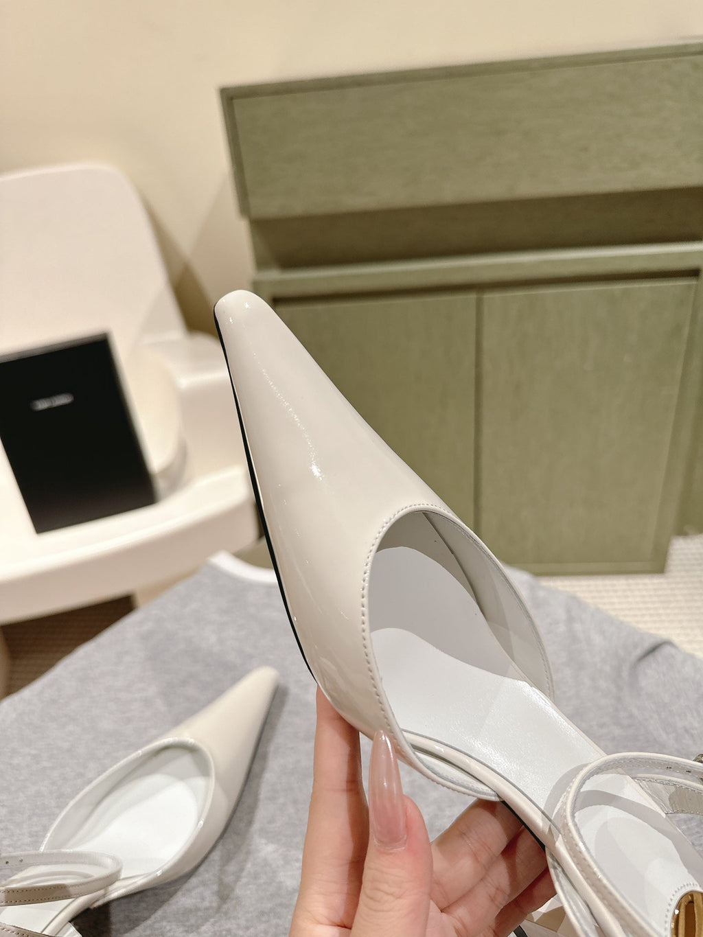 AIMÉE HIGH 8 CM SLINGBACK PUMPS IN WHITE PATENT CALFSKIN