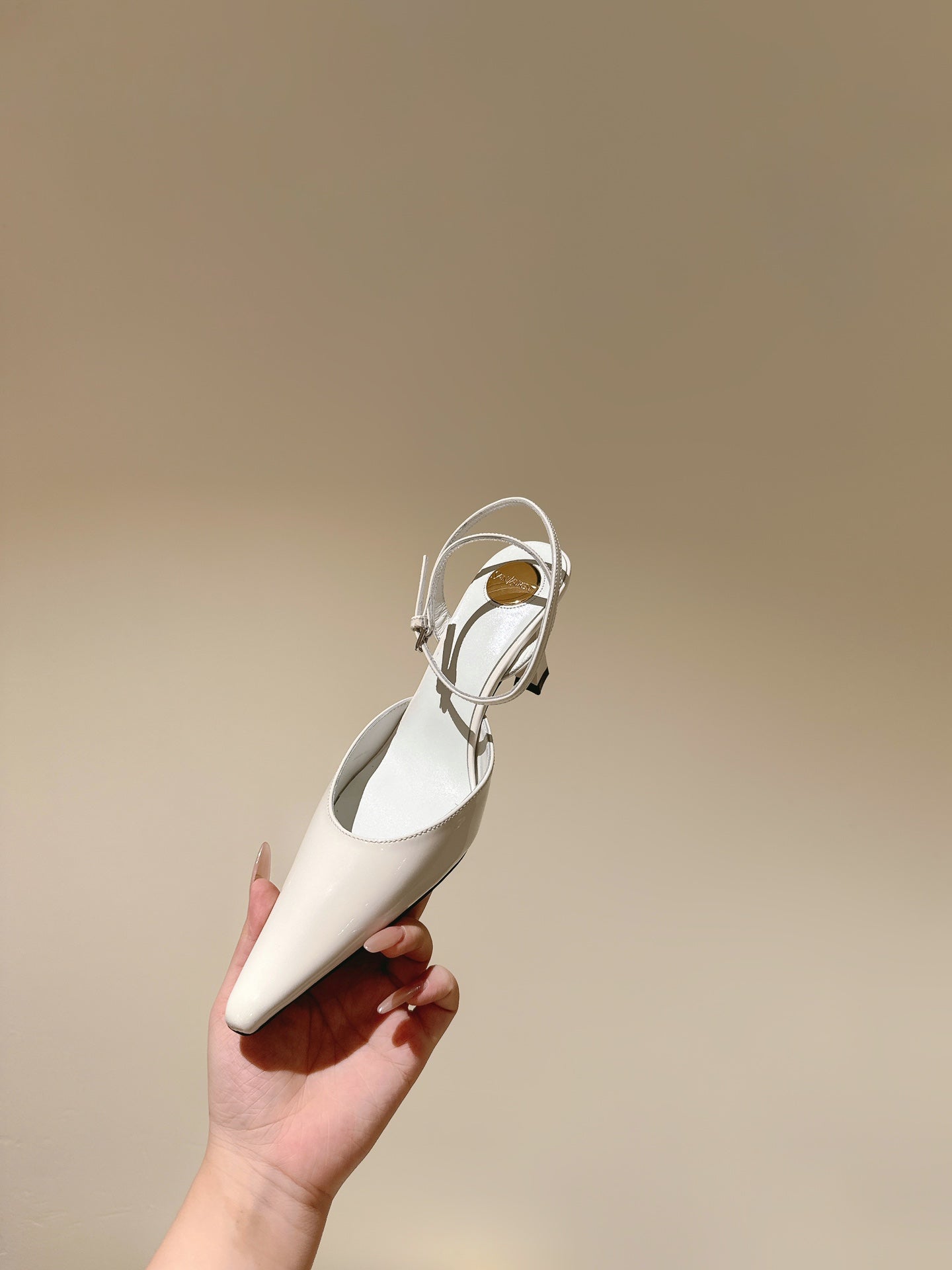 AIMÉE HIGH 8 CM SLINGBACK PUMPS IN WHITE PATENT CALFSKIN