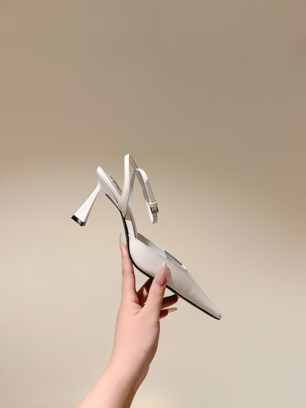 AIMÉE HIGH 8 CM SLINGBACK PUMPS IN WHITE PATENT CALFSKIN