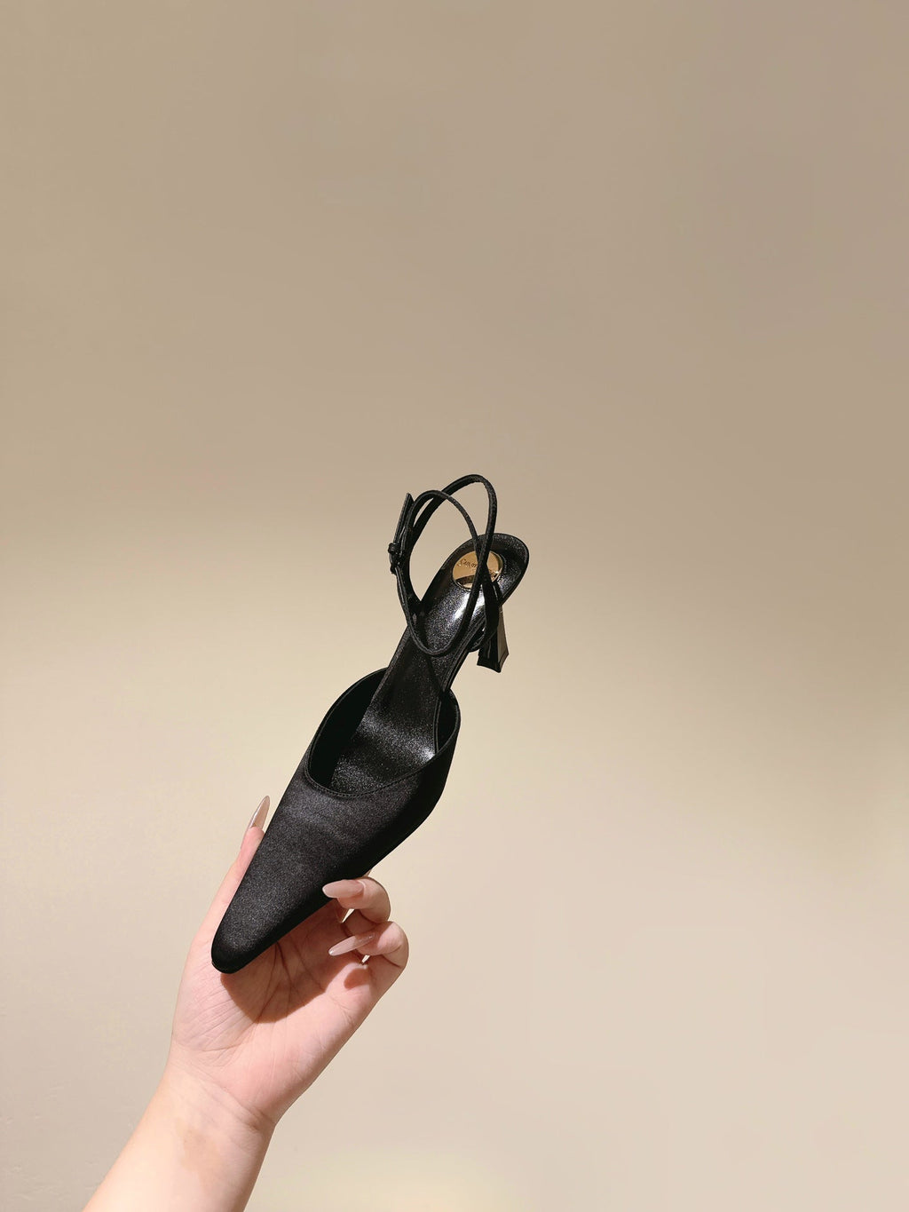 AIMÉE HIGH 8 CM SLINGBACK PUMPS IN BLACK SATIN