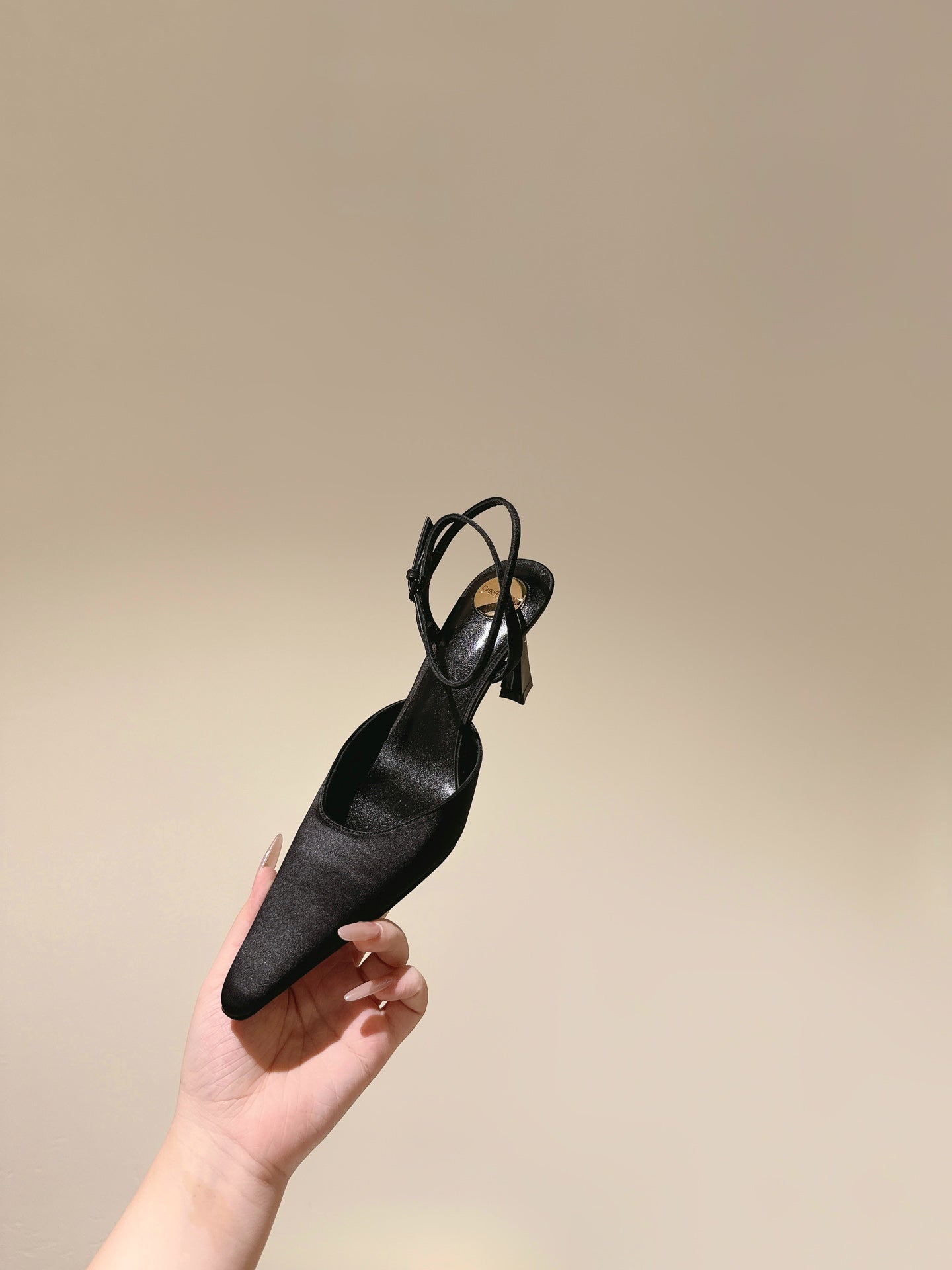 AIMÉE HIGH 8 CM SLINGBACK PUMPS IN BLACK SATIN