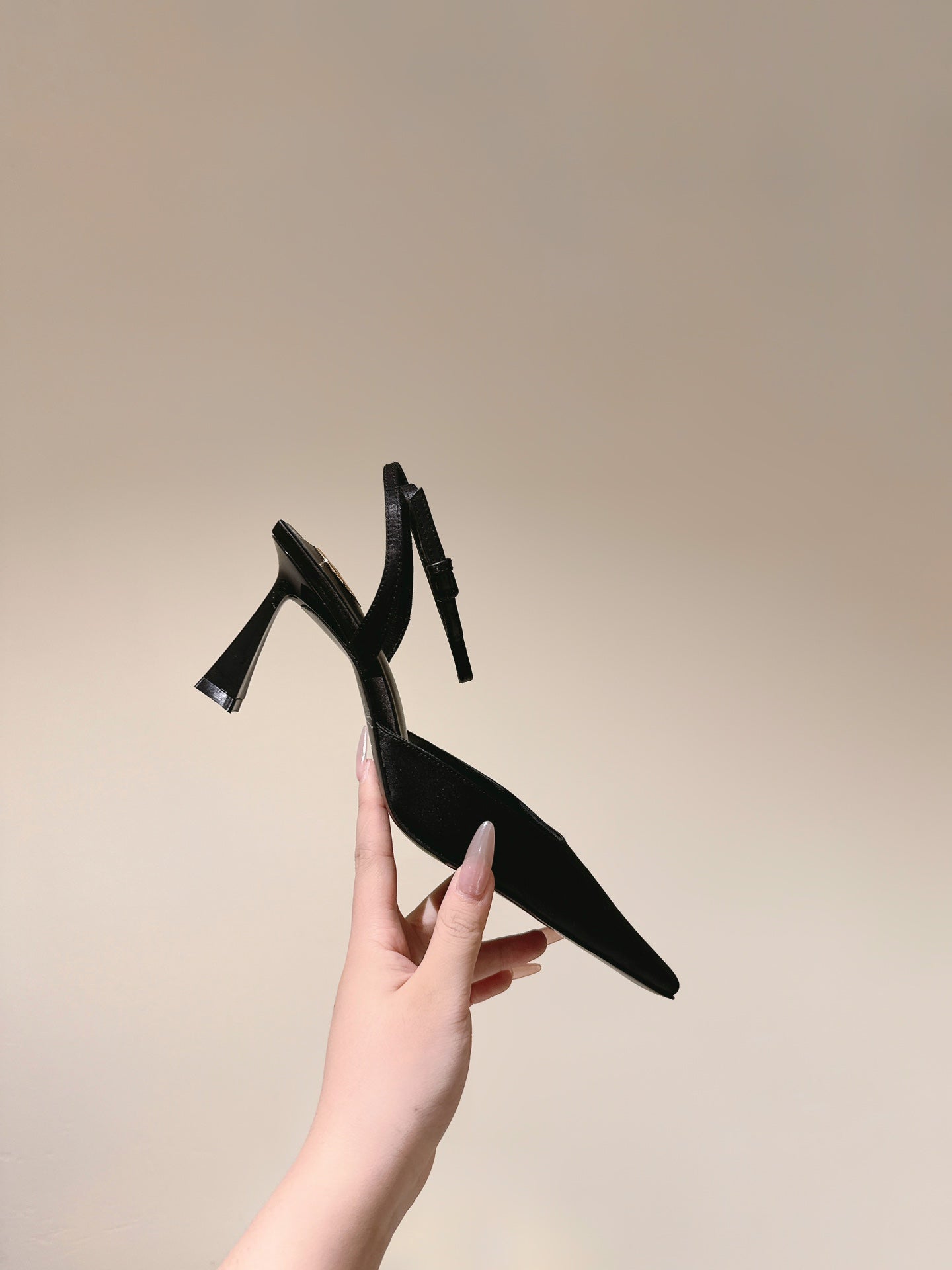 AIMÉE HIGH 8 CM SLINGBACK PUMPS IN BLACK SATIN