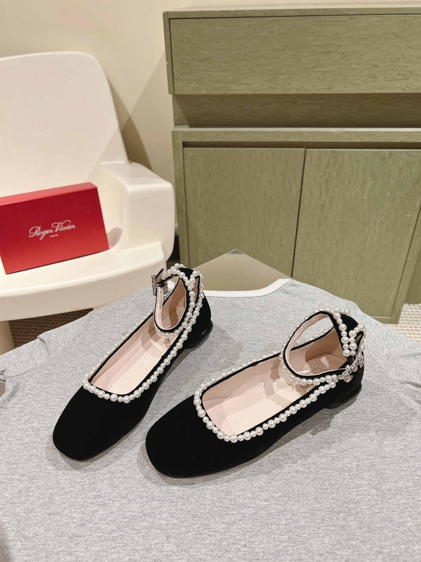 BALLERINAS MARY JANE IN BLACK SUEDE WITH PEARL TRIM